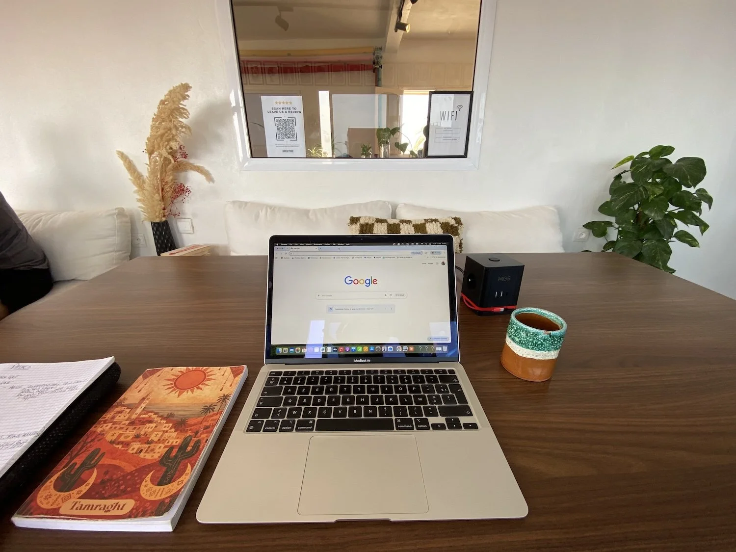 macbook on a shared desk table at amsiln coworking studio