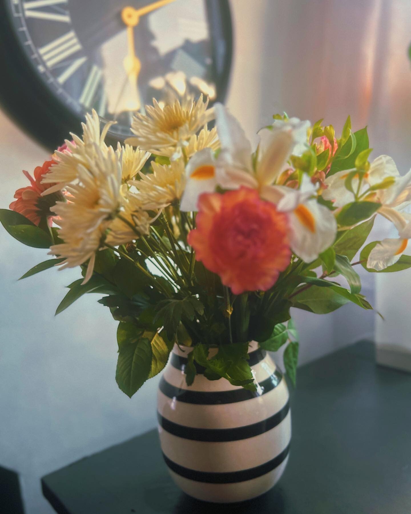 Gorgeous publication day flowers from yesterday.
Thank you so much, @boroughpress