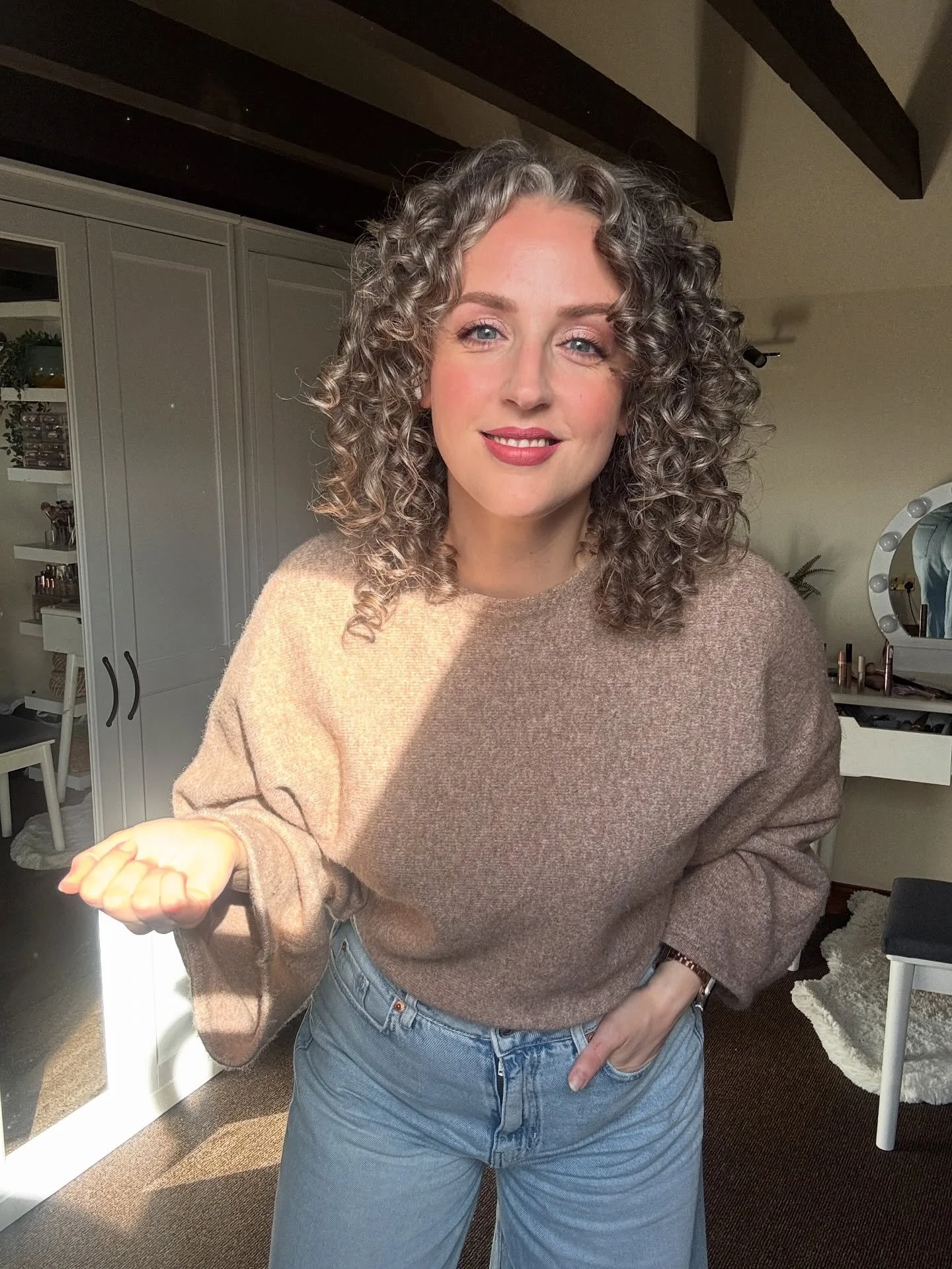 New hairstyle alert!!! My curl pattern has changed so much at the front, and I'm excited to finally try out a middle part.

It genuinely came to me one night as I was lying in bed, that now my front curls so much tighter  a middle part might actually