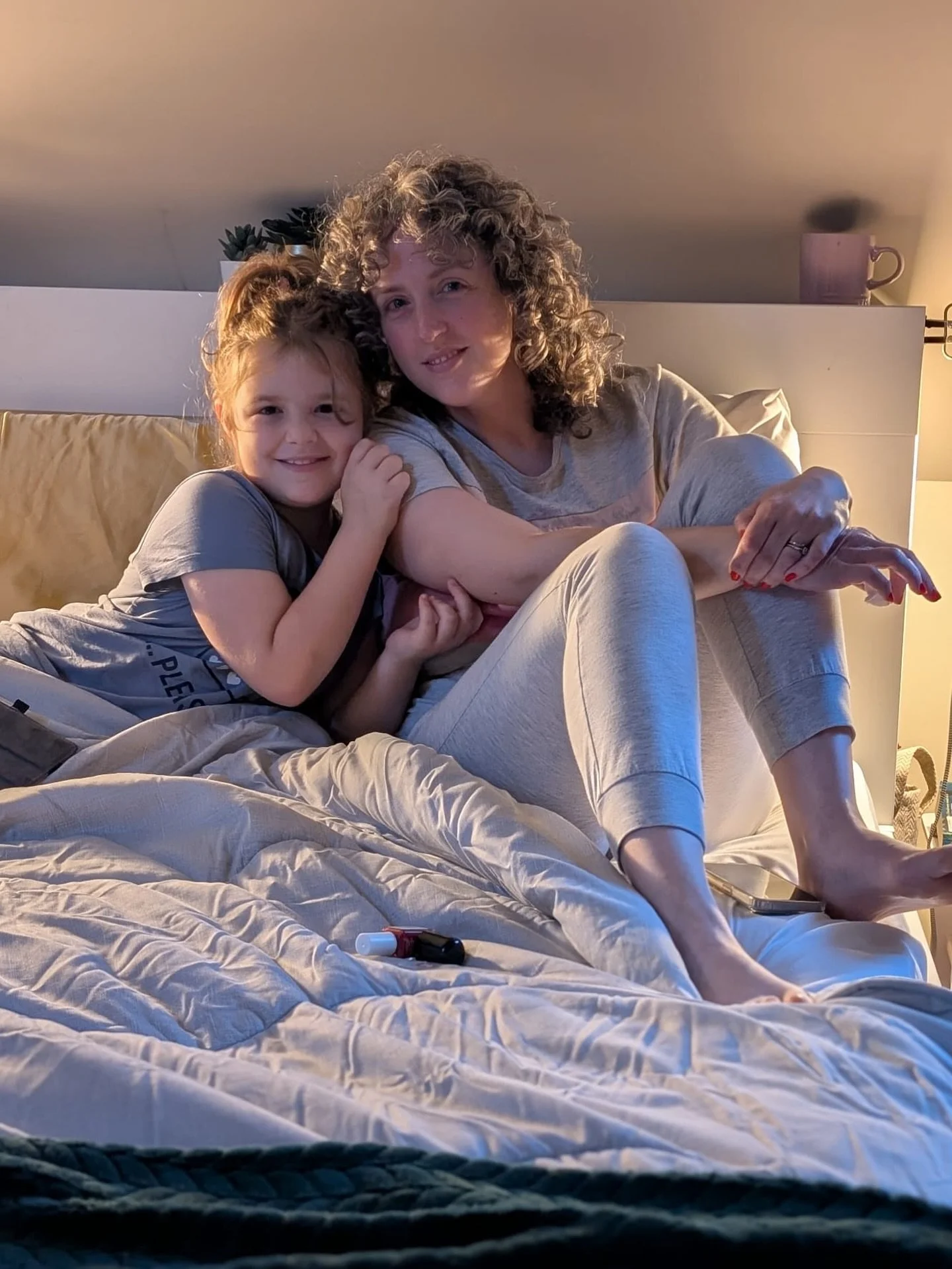 Some recent moments&hellip;
1. A rare snap taken by Richard which I actually like 😆
2. Curls in the wild, a cold day in the park
3. Same day but with Elodie
4. Recent washday pre-fluffed out
5. 5 mins later post-fluffed out
6. The back
7. Day 6 hair