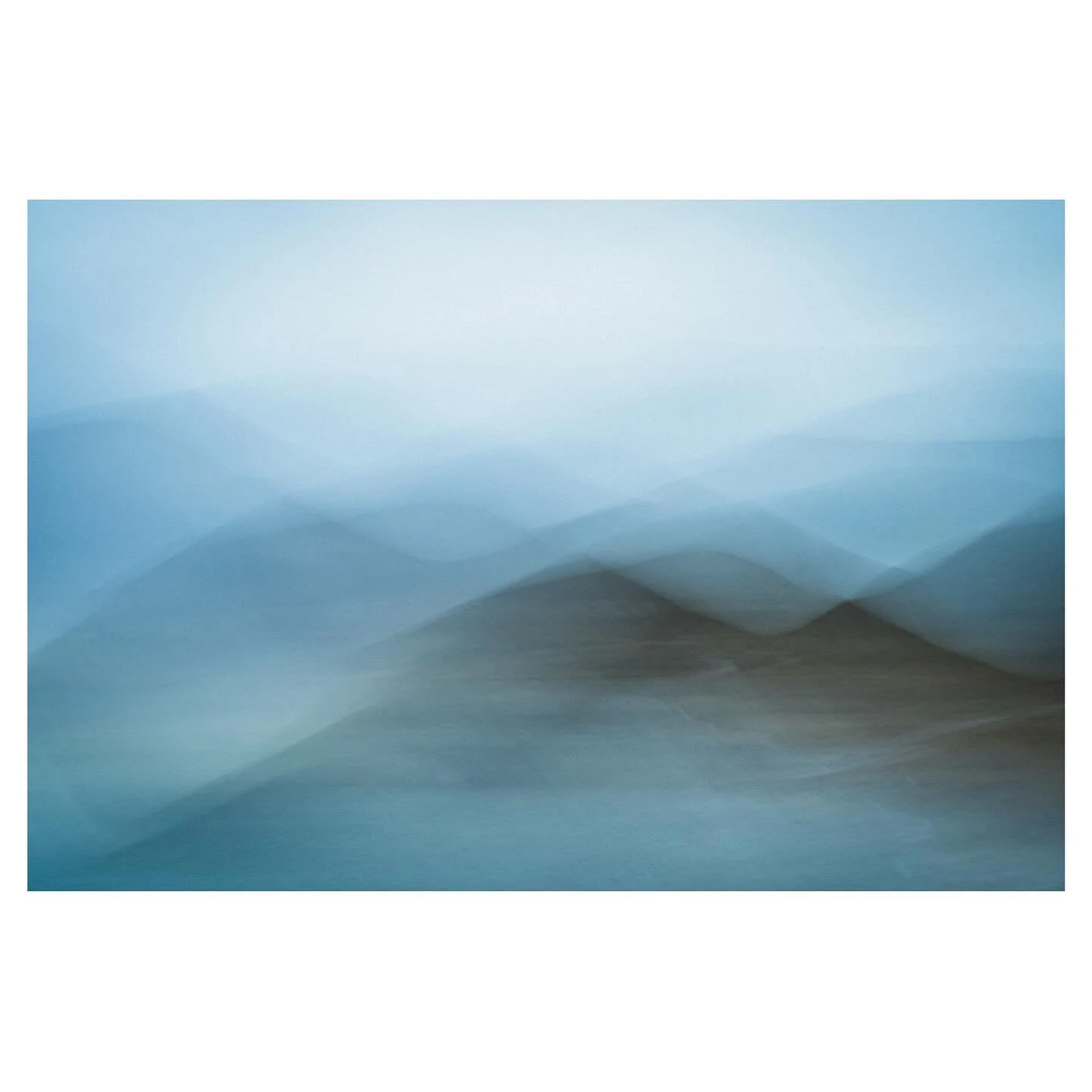 Mountain Range II
.
.
.
.
.
.
#mountains #mountainrange #icm #icmphotography #icmphotomag #coloursofnature  #outdoorphotographymagazine #fineartphotography #elementsphotomag #minimalism #minimalist #framesmag #impressionism #on_landscape #landscapeph