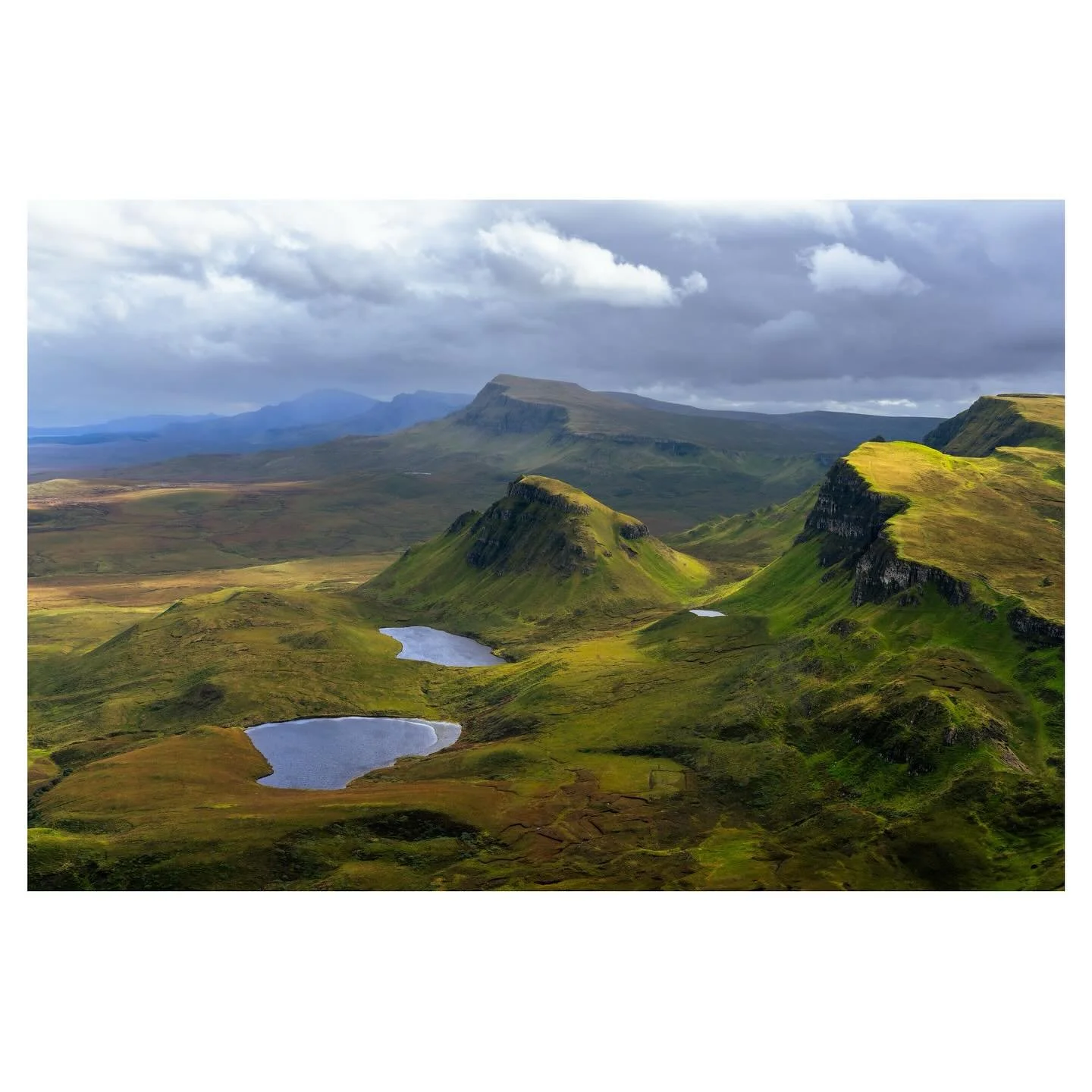 Another from the Isle of Skye&hellip;a spectacular walk around the Quiraing. Dramatic, wild and utterly breathtaking&hellip;but quite a tough climb (for me)! 
.
.
.
.
.
.
#isleofskye #quiraing #scotland #explorescotland #dramaticlandscape #mountainvi