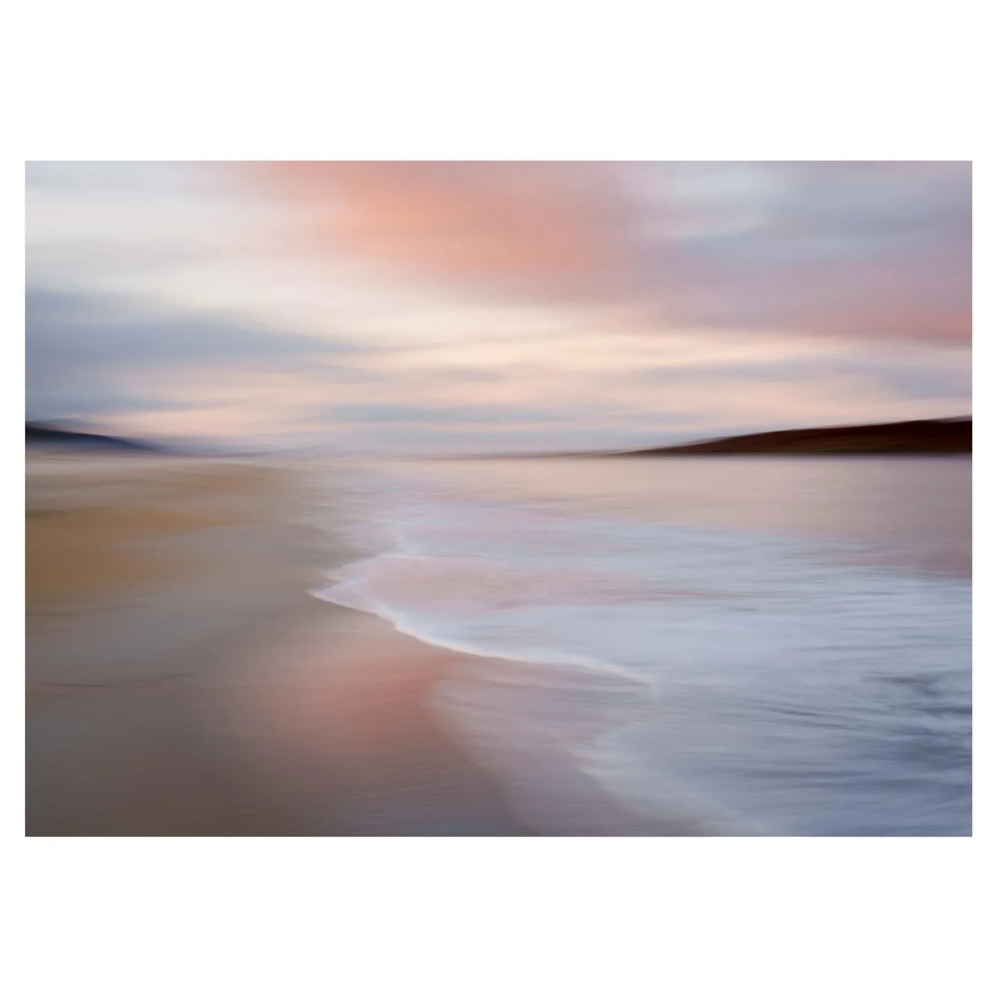 Some gentle pinks at sunrise
.
.
.
.
#isleofharris #coastal #seascape