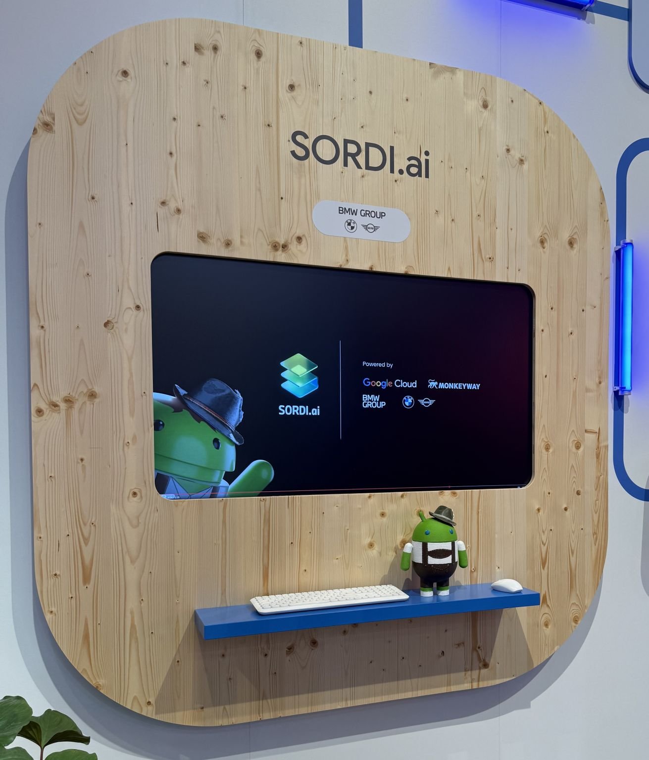 SORDI.ai's limited edition Bavarian Android Bot masterpiece by HeidiVanB (https://www.heidivanb.com/)