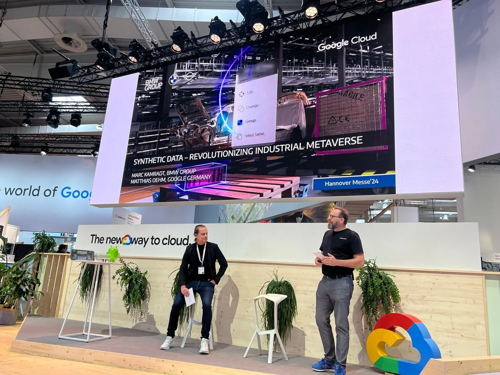 Marc KAMRADT presenting the latest developments of SORDI.ai alongside Matthias OEHM at the Google Cloud booth at Hannover Messe.