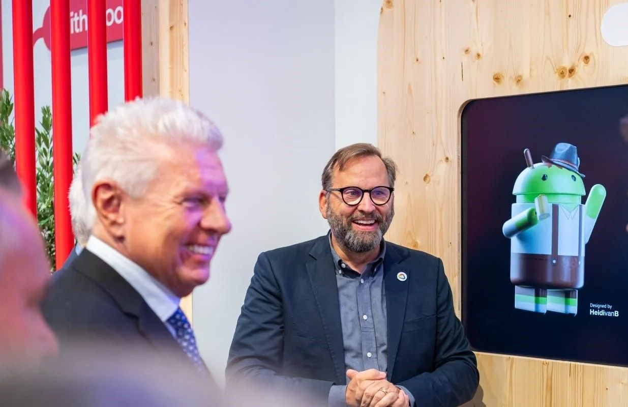Mr. Dieter REITER, Mayor of Munich, visiting the Google Cloud's SORDI.ai Booth at the IAA Mobility 2025
