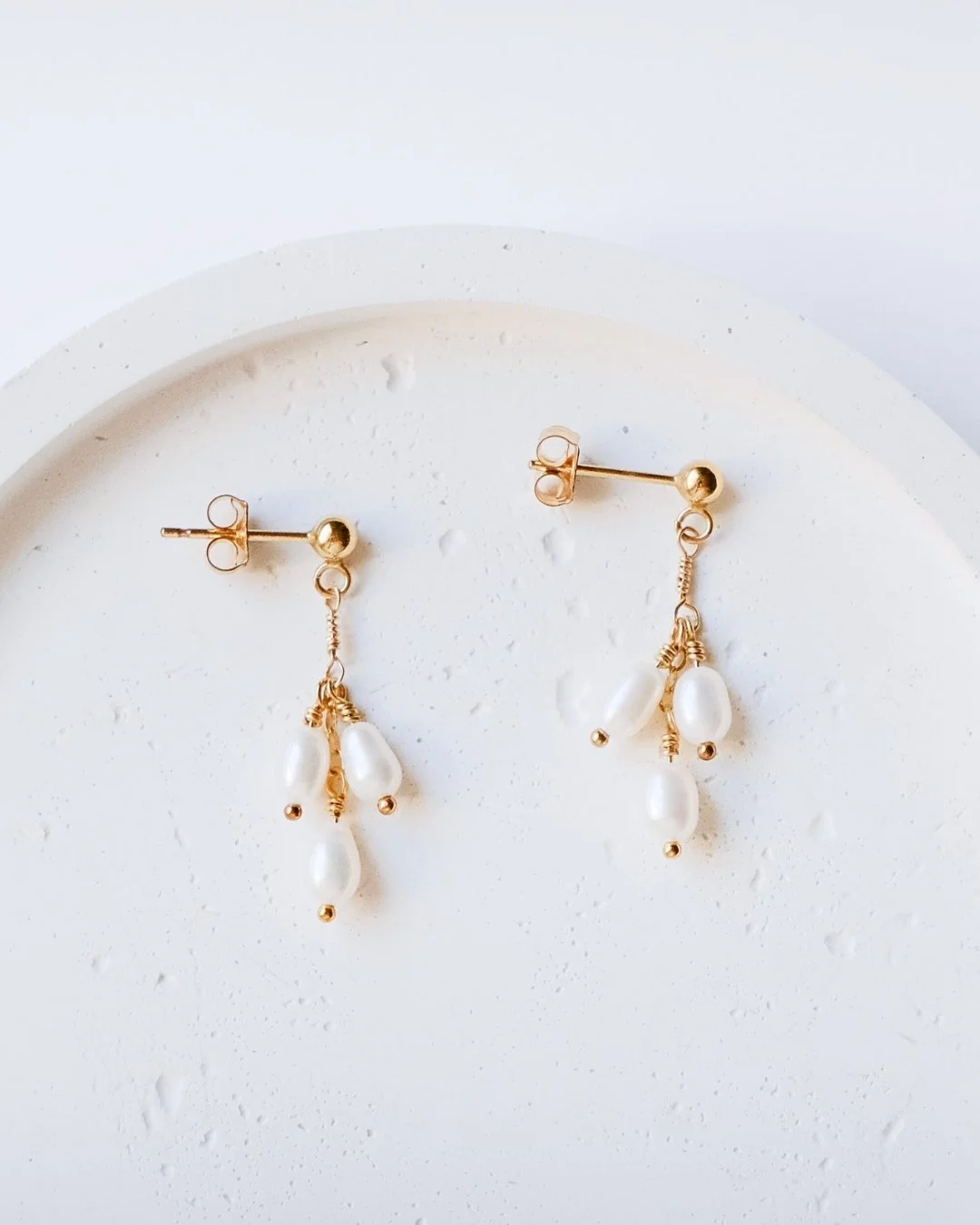 Zoom sur les boucles d'oreilles LUMINEUSE

_

Mod&egrave;le : @karputova.daria 
MUHA : @alwinenogier
_

#bouclesdoreilles #bouclesdoreillemariage #bijouxdore #mariee2025 #bride2025 #bijouxsurmesure #bijouxmariees #bijoumariee #bridejewellery #bijouma