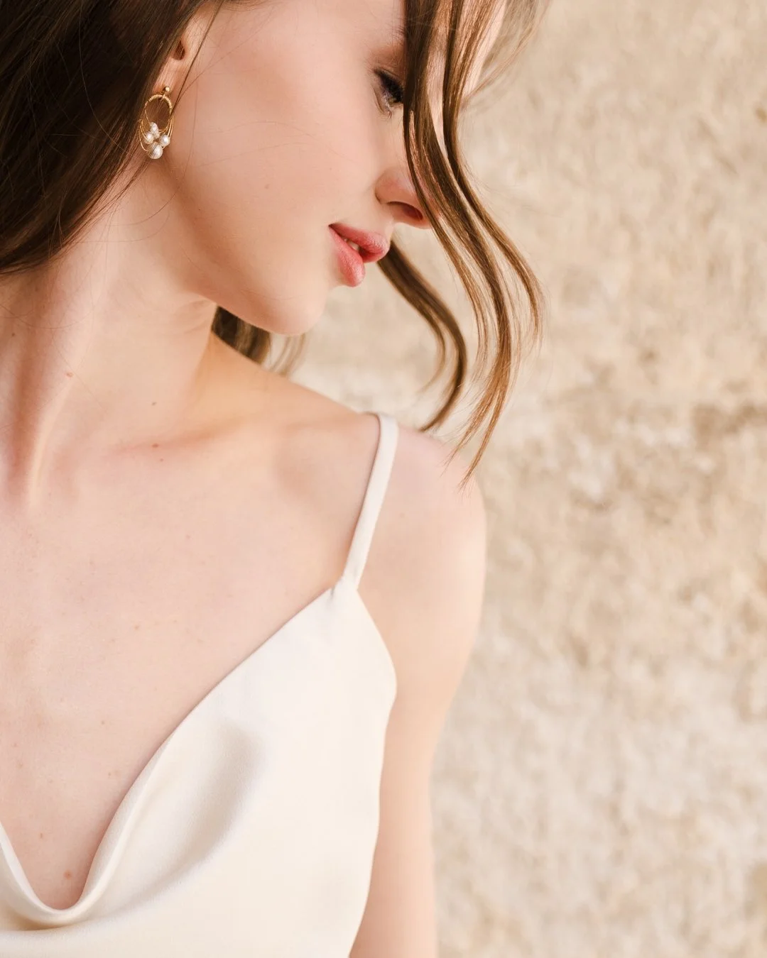 Pens&eacute;es pour les mari&eacute;es&hellip; et pour toutes celles qui aiment les bijoux qu&rsquo;on remarque sans qu&rsquo;ils volent la vedette.

Une pi&egrave;ce qu&rsquo;on peut porter le jour J, et garder bien apr&egrave;s .

Boucles d'oreille