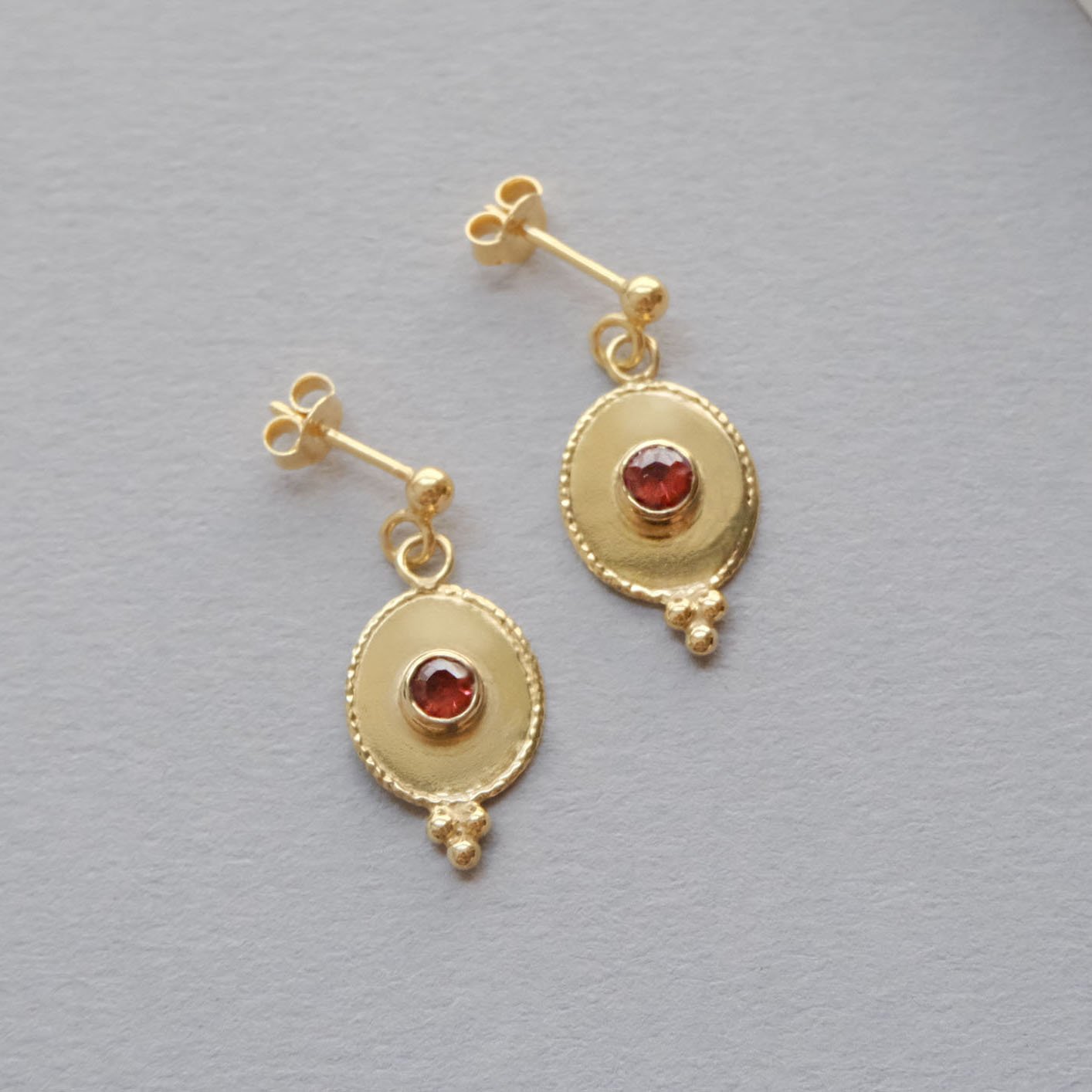 boucles d'oreilles plat or grenat 3-1.jpg