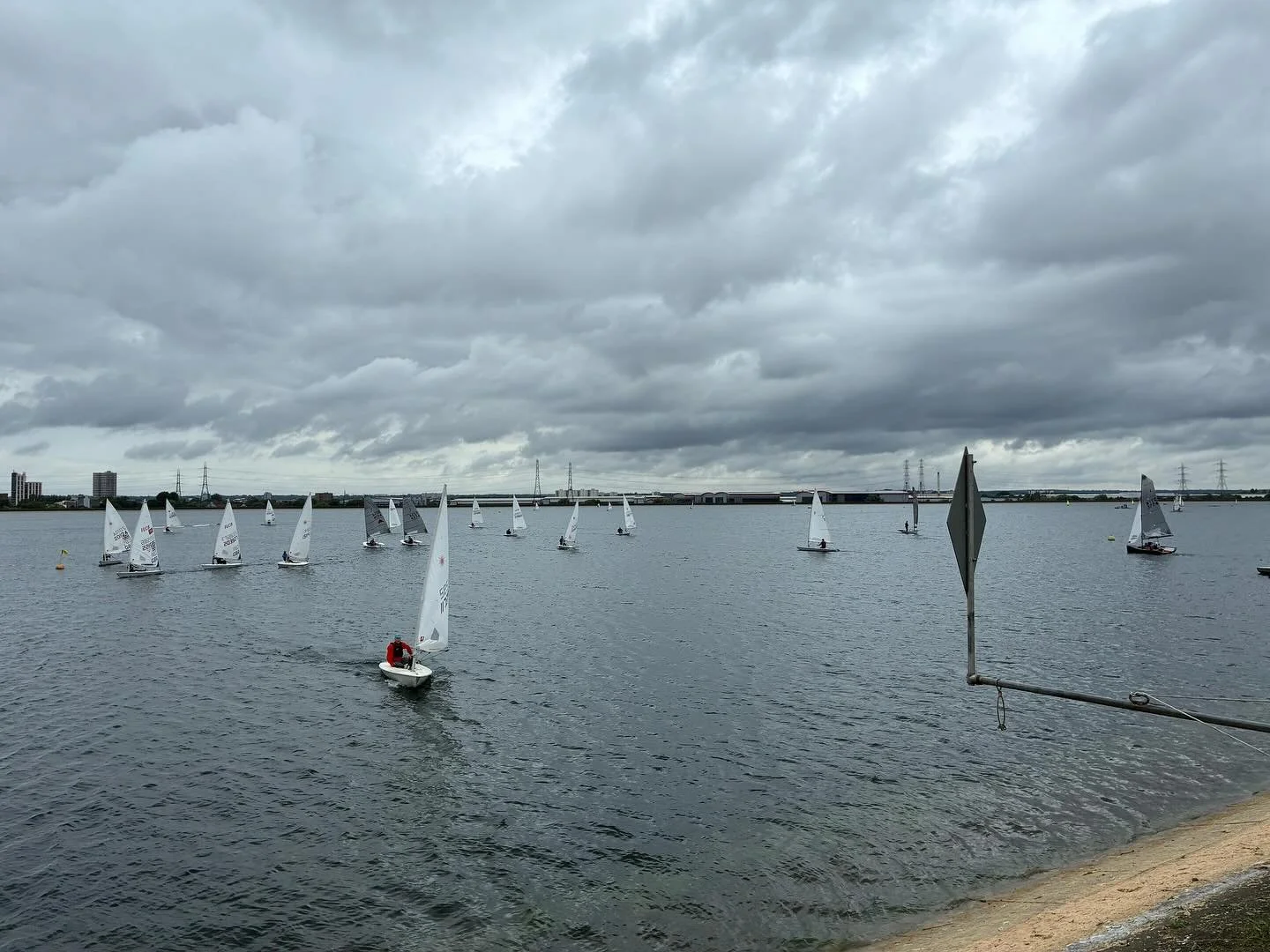 3rd Sunday Pursuit today. 38 boats on the water today #kgsc #amazing #sailing #ilca #solo #topper #merlinrocket #blaze