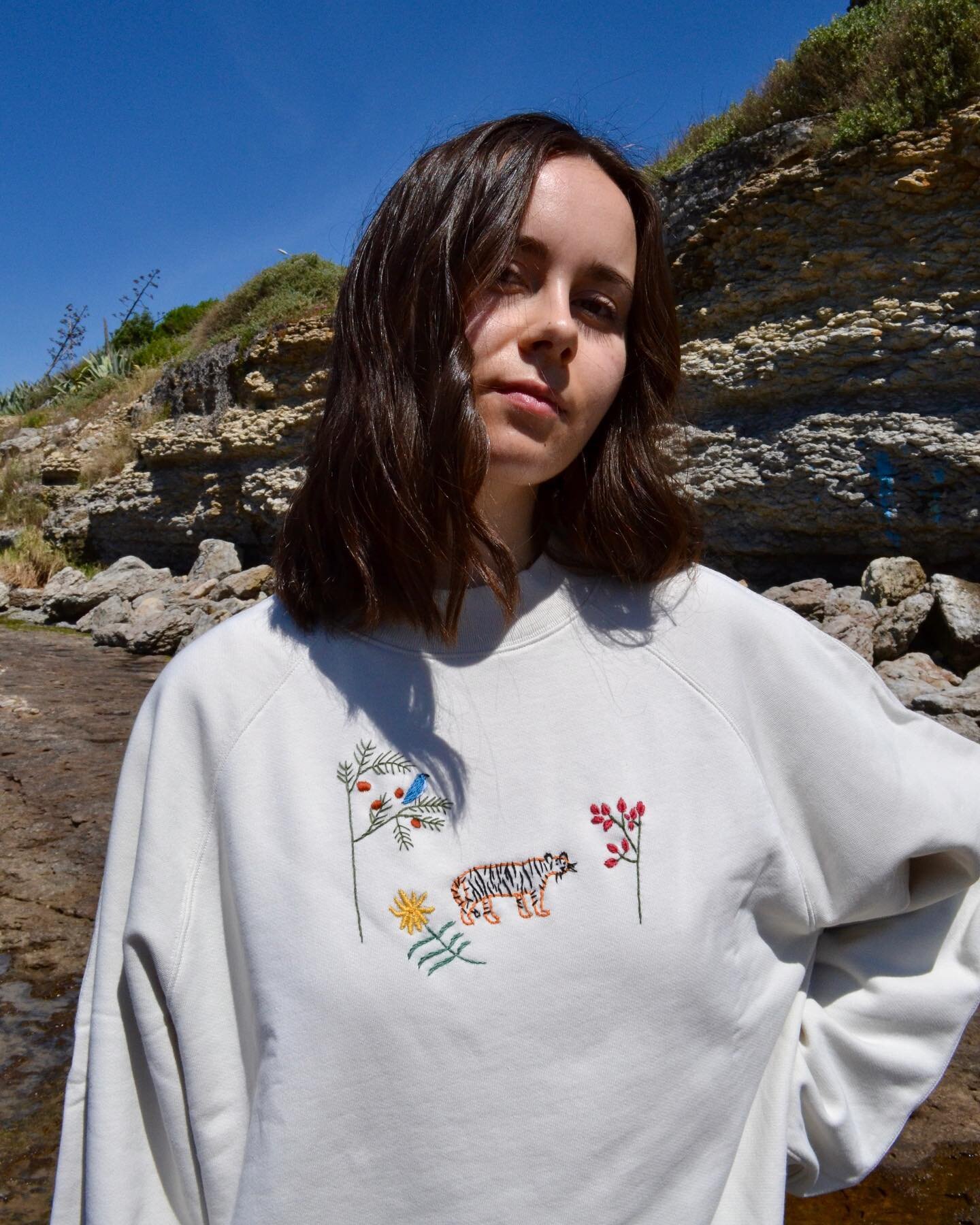 Mathilda with the Tiger sweat-shirt inspired by our imaginary odissey to India. Repurposed and Hand-embroidered in our homemade atelier.

Curently in display at @loulourestaurants for the summer pop-up organized by @juliavanhagen 

Available on custo