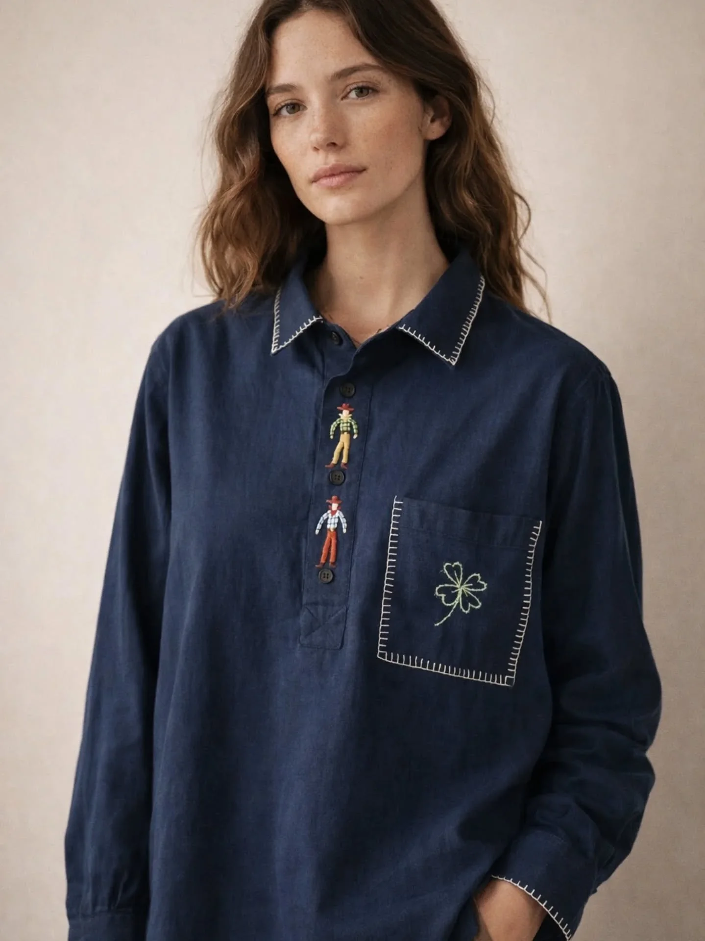 Cow-boys Shirt

Carefully hand-embroidered, this navy cow-boys shirt was sourced and upcycled from a deadstock flanel shirt made in Portugal. This shirt is therofore unique 

With this sustainable and slow-process of hand production, we want to creat