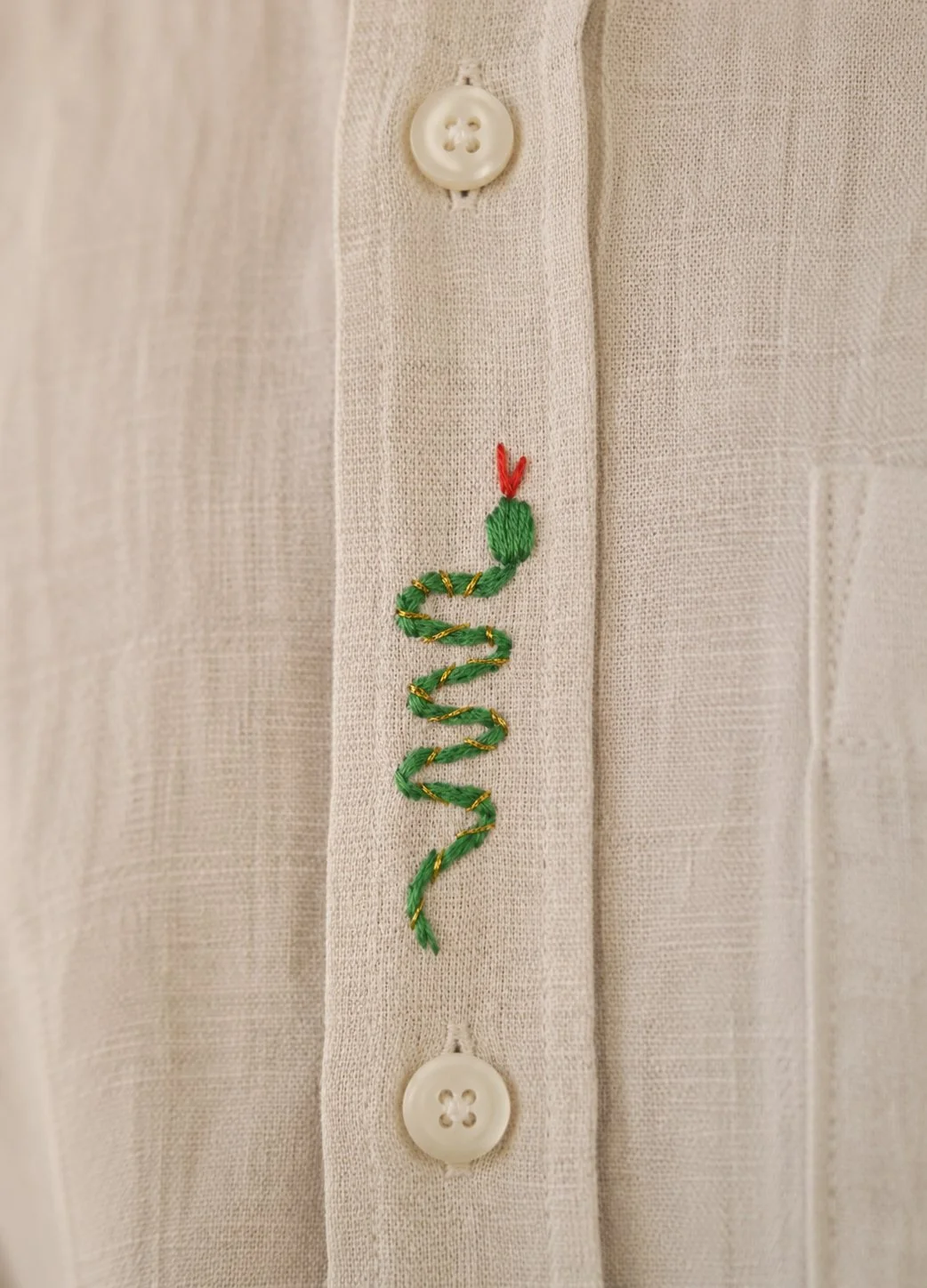 chemise beige serpent.jpg