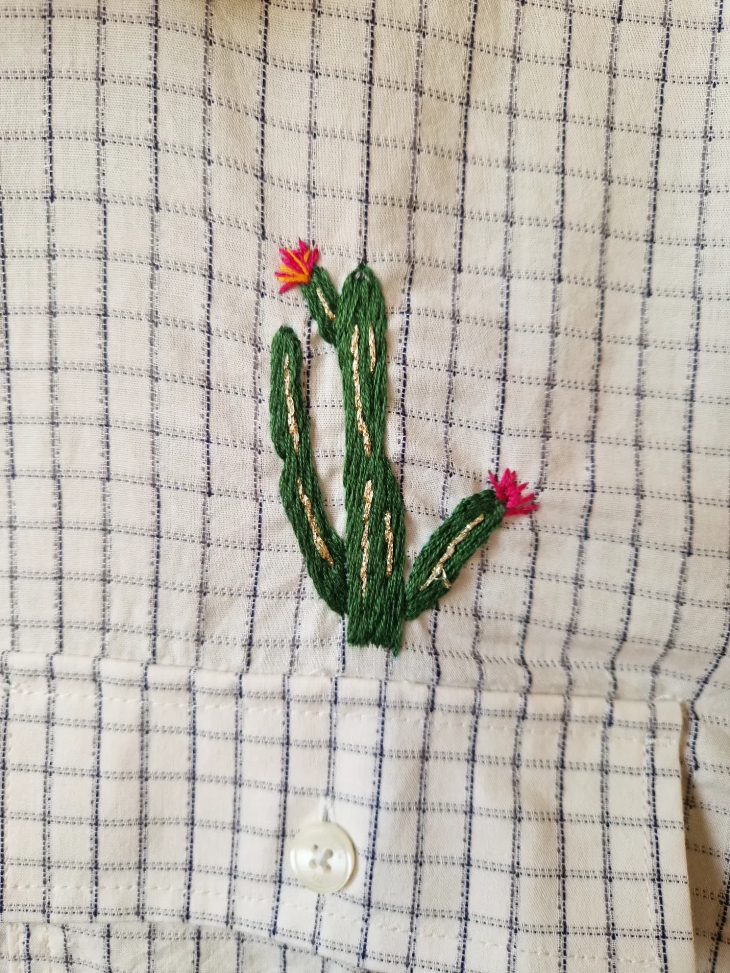western-shirt-square-cactus-embroidery-detail.webp