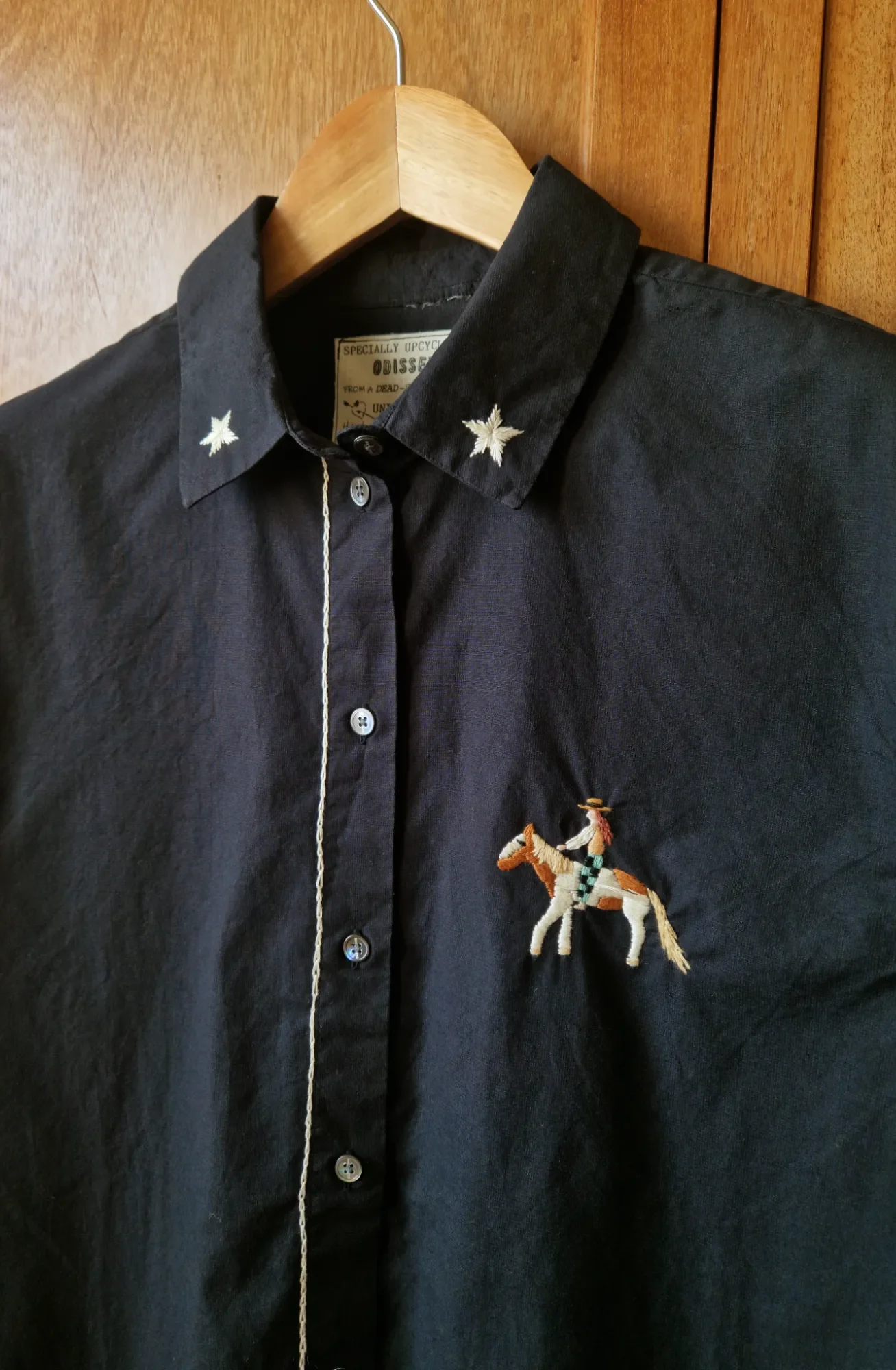 black-shirt-horse-embroidery-detail1.webp