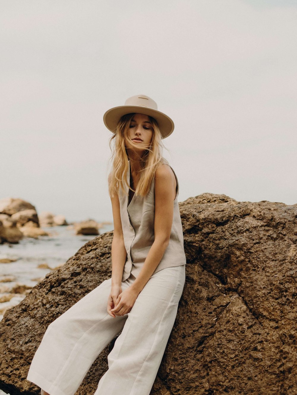 VAN PALMA | ANNA FELT HAT - SAND — La Muse Geneva display picture 2
