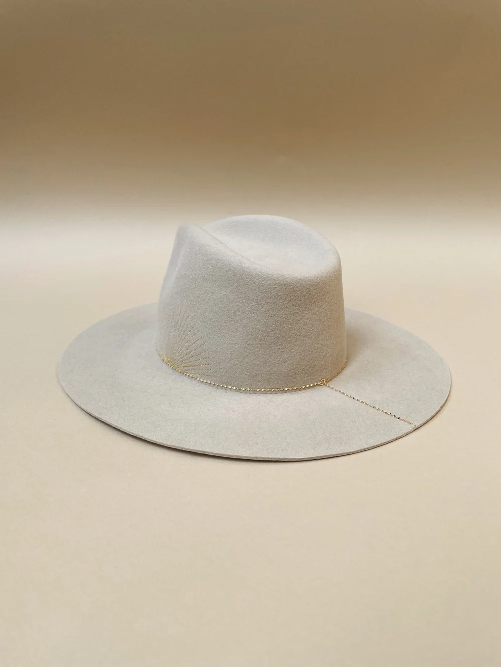 NWT Rare Van Palma Le Paul Hat (Ivory), Made in France. Brand new / never worn. apduyxm4a1uewryqftbl.jpg?v=  main image 4