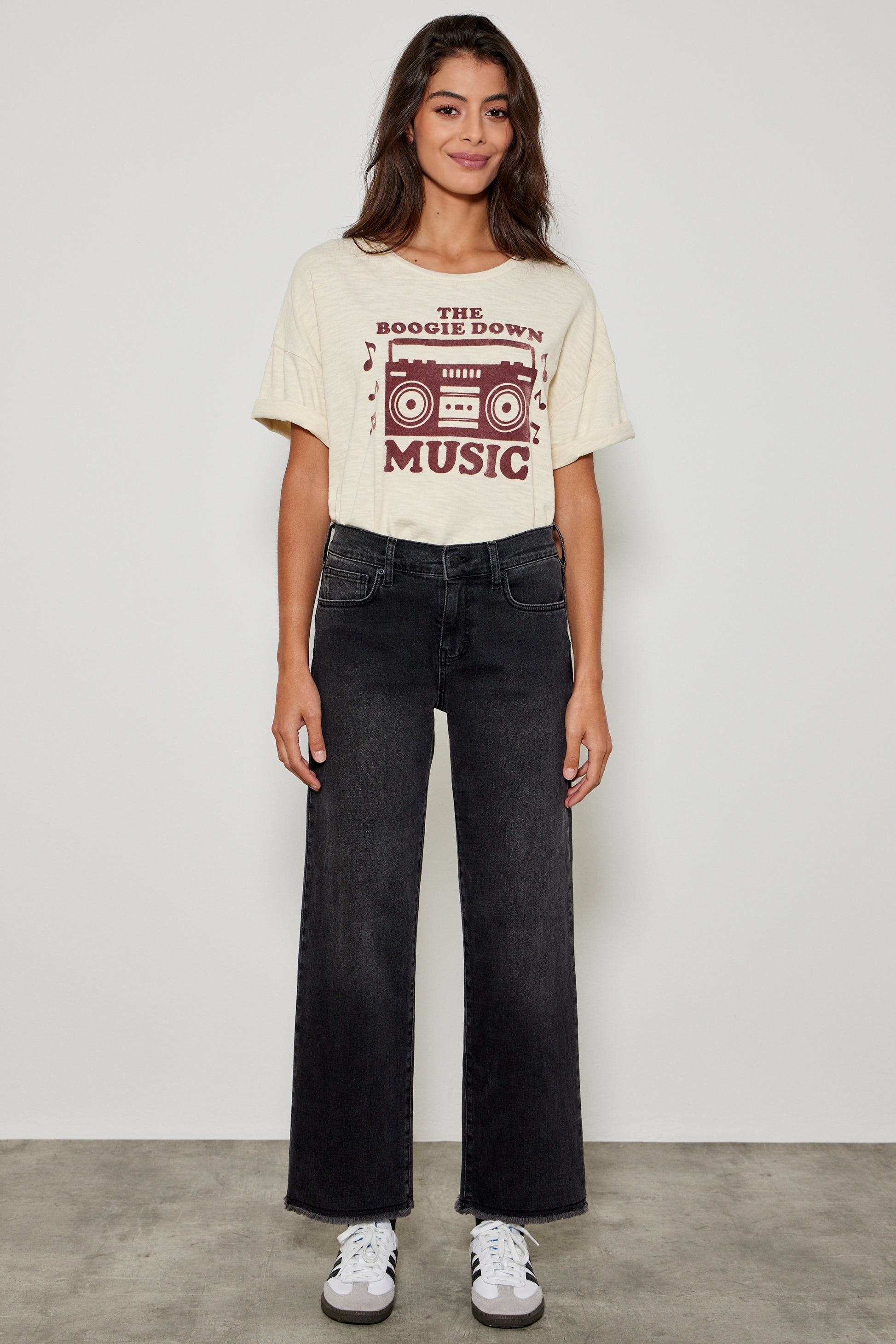 Model wears Five Jeans wide leg black jeans Lena
