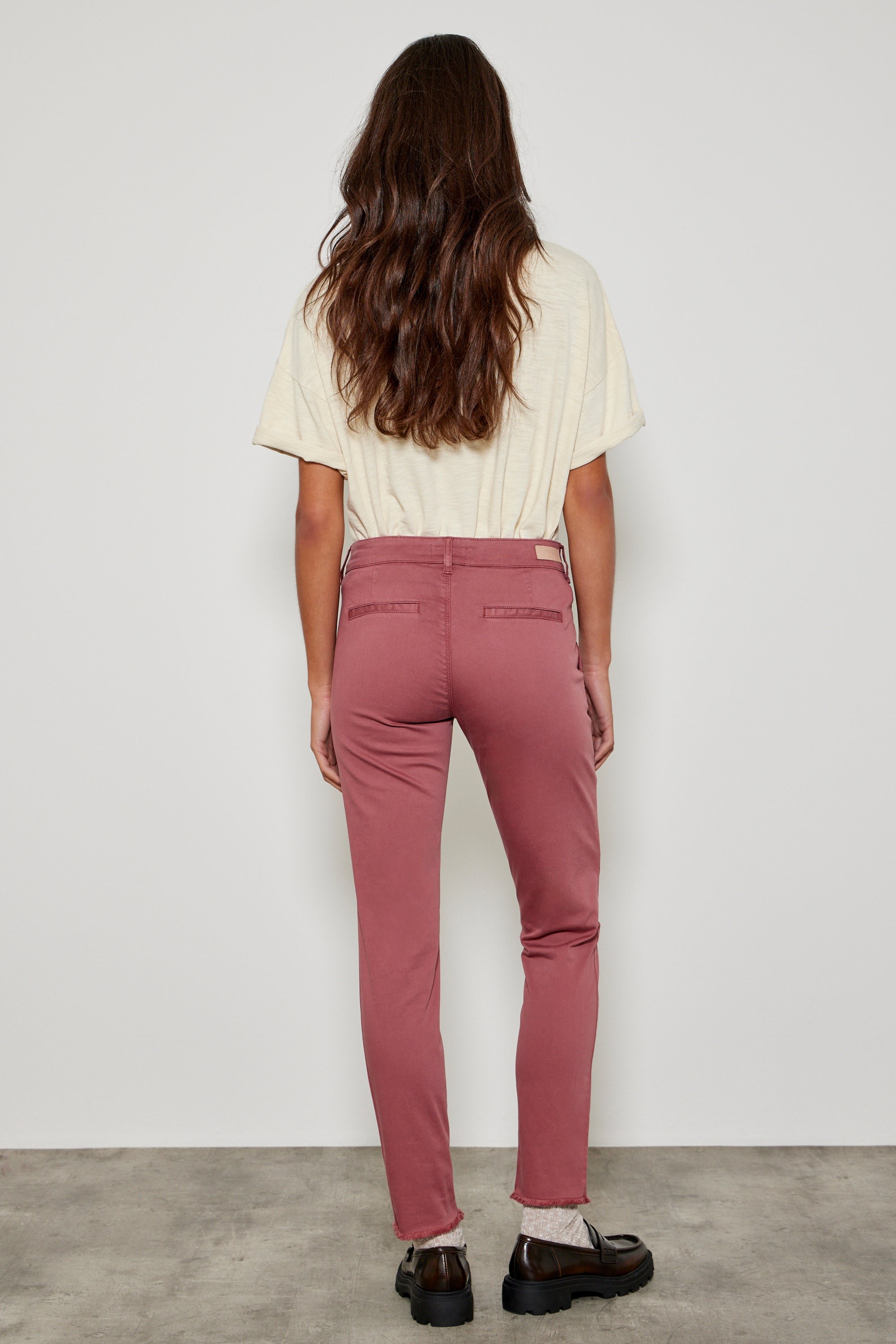 Back of Women's Cigarette Trousers Cathy in Pink