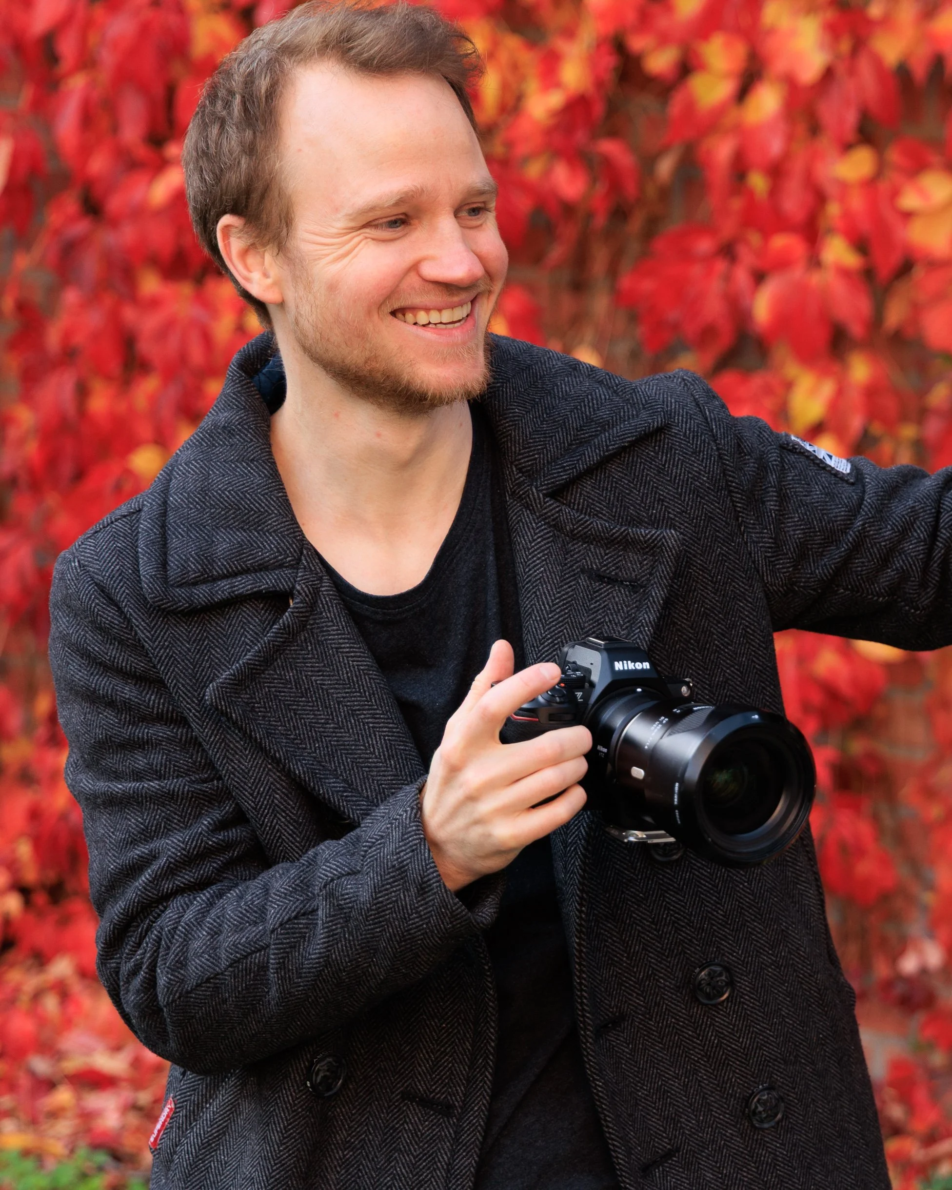 photographer in oslo chris with his camera