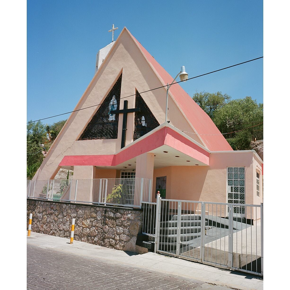 Outtake from my zine... At 48+ pages there is not much I cut π¬
I wasn't sure about this image. On the one hand, it's a pyramid church! ♥οΈ And the bright colours are unmistakably inspired by Mexican folk art. But it wasn't technically a shrine