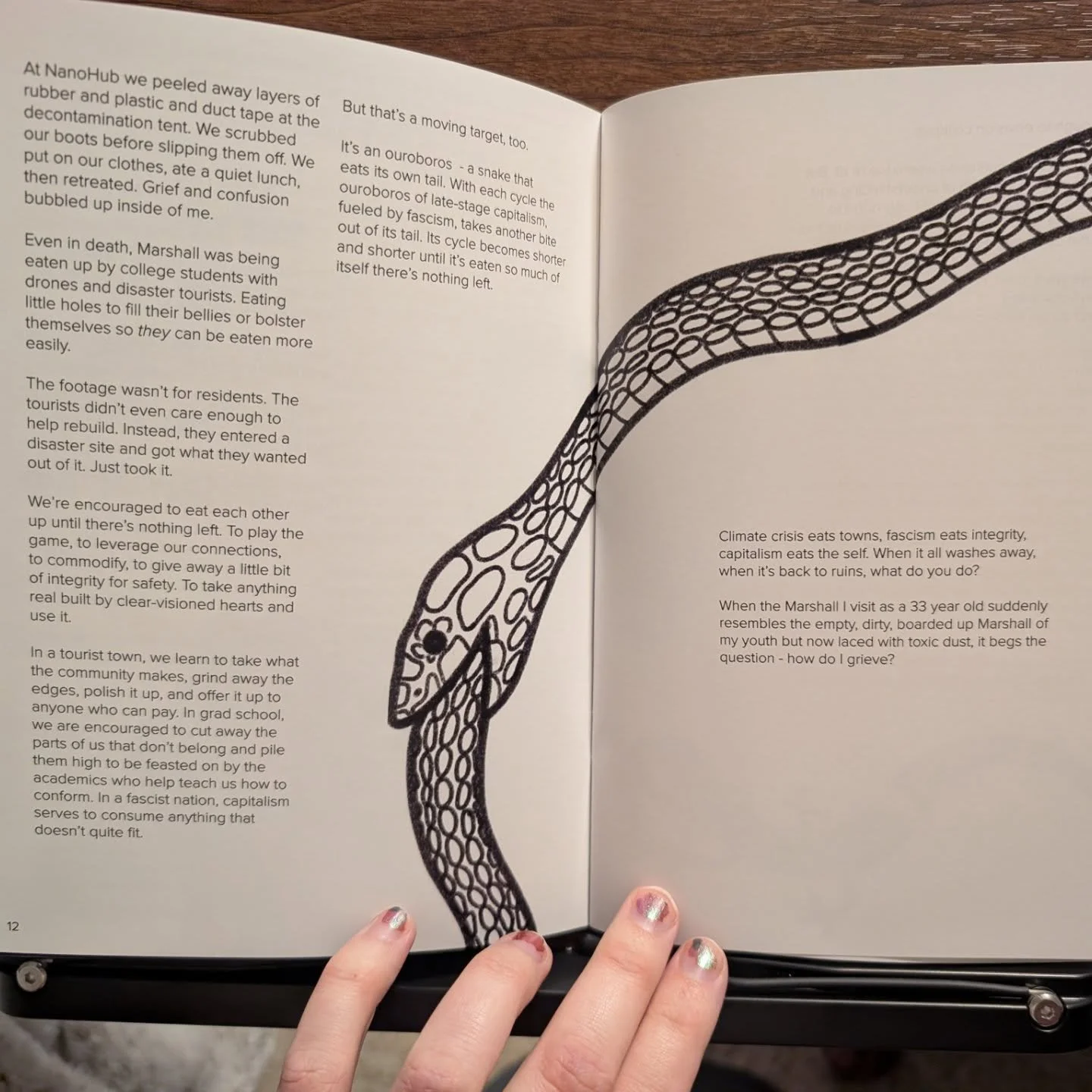 It's process snapshot o'clock!!

I wanted to further drawn out the orborous imagery by illustrating it, since that's what I focus on in this beat of the essay: the cannibalization of self and others under this sociopolitical structure, and some do th