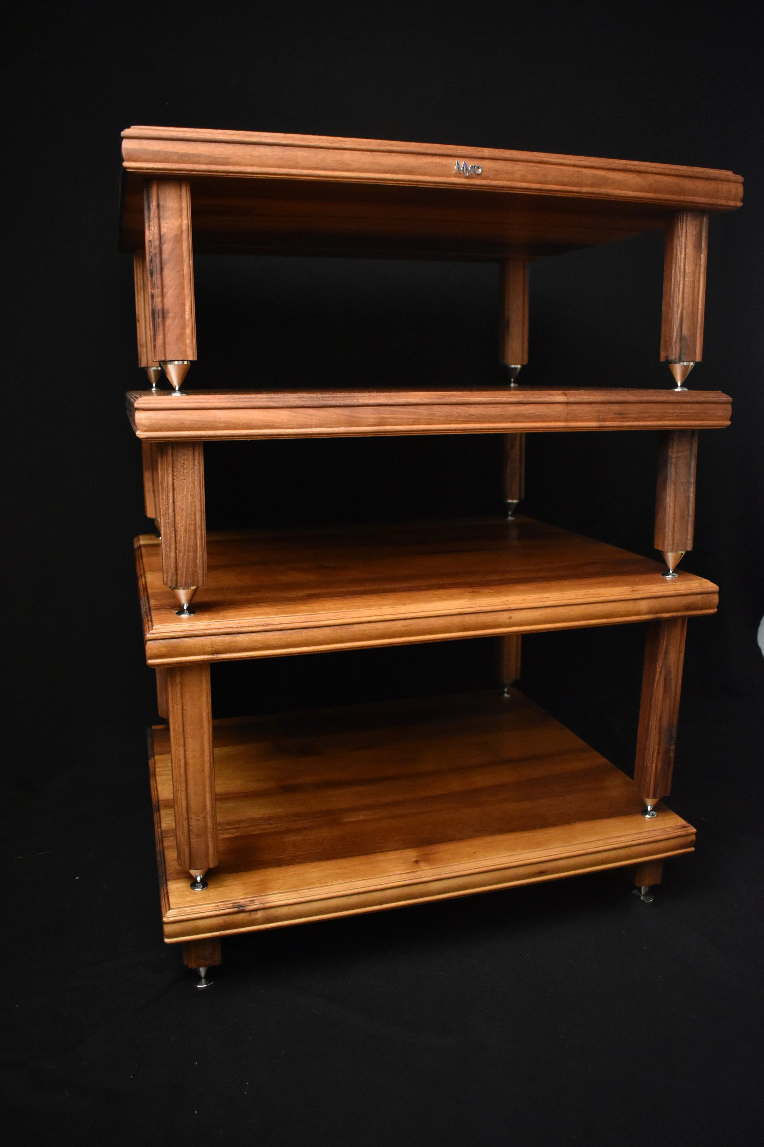 Audio-Rack aus Walnussholz