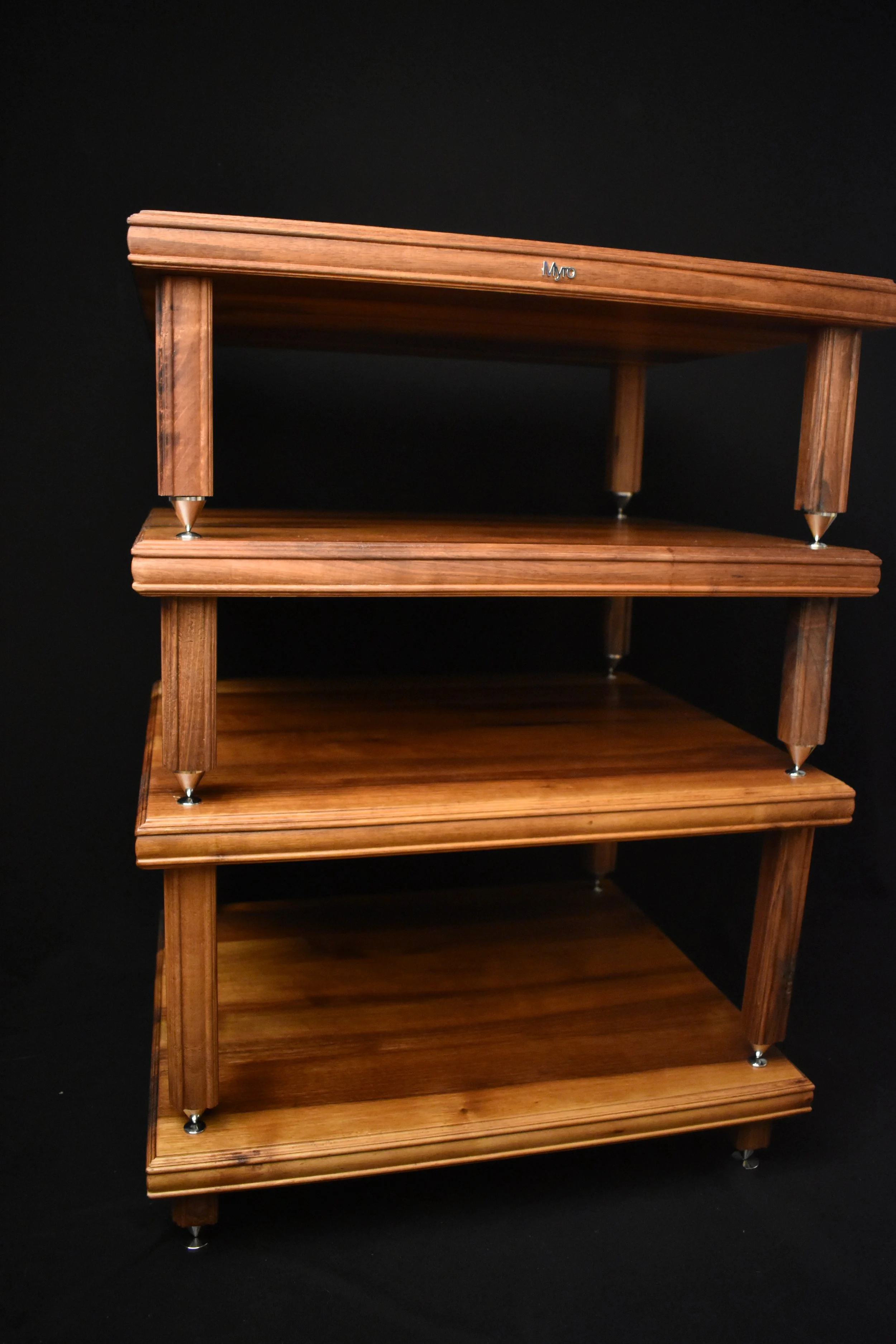 Audio-Rack aus Nussbaum