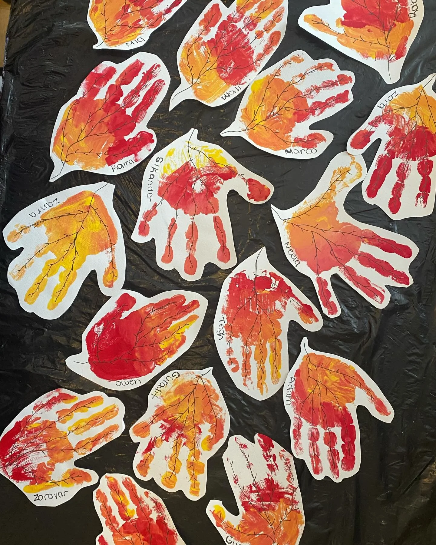 Beautiful fall leaves kindergarten art class#proudteachermoment #kidsart #artworld #littleartist #worldofkindergarten