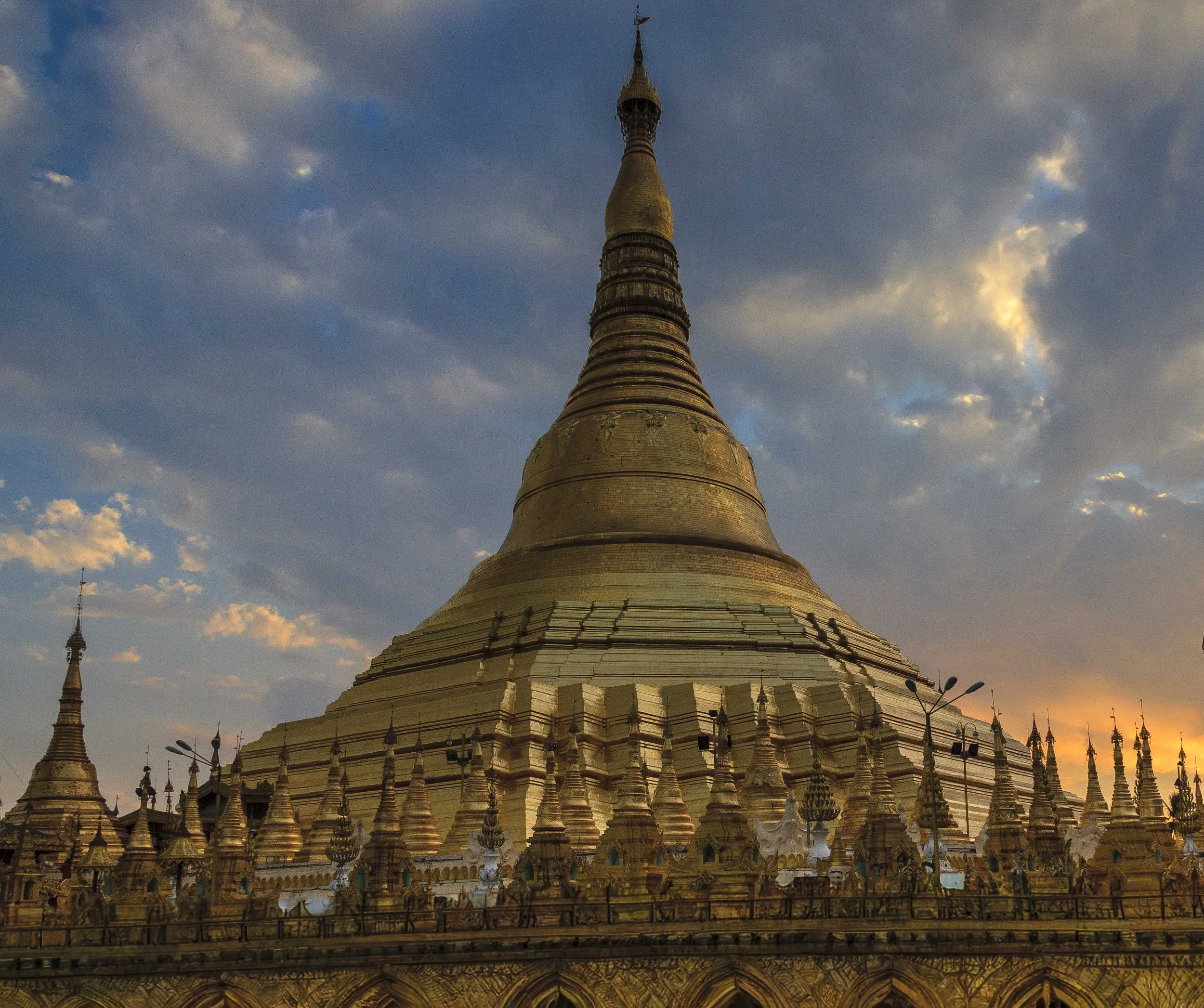 Yangon - Shwedagon Pagoda-0867.jpg