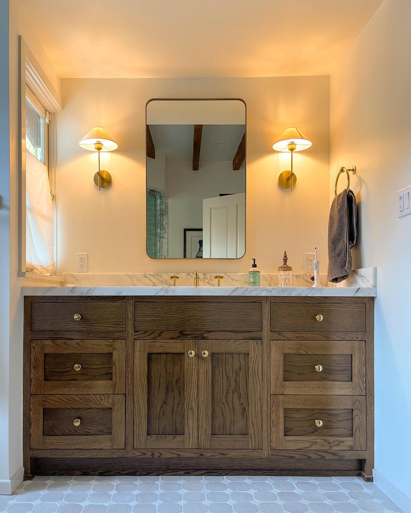 Stained white oak bathroom 

#bathroom #cabinets #whiteoak