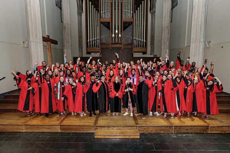 The entire cohort all degrees of 2022, with many graduates of 2020 and 2021 who came to finally walk the stage.