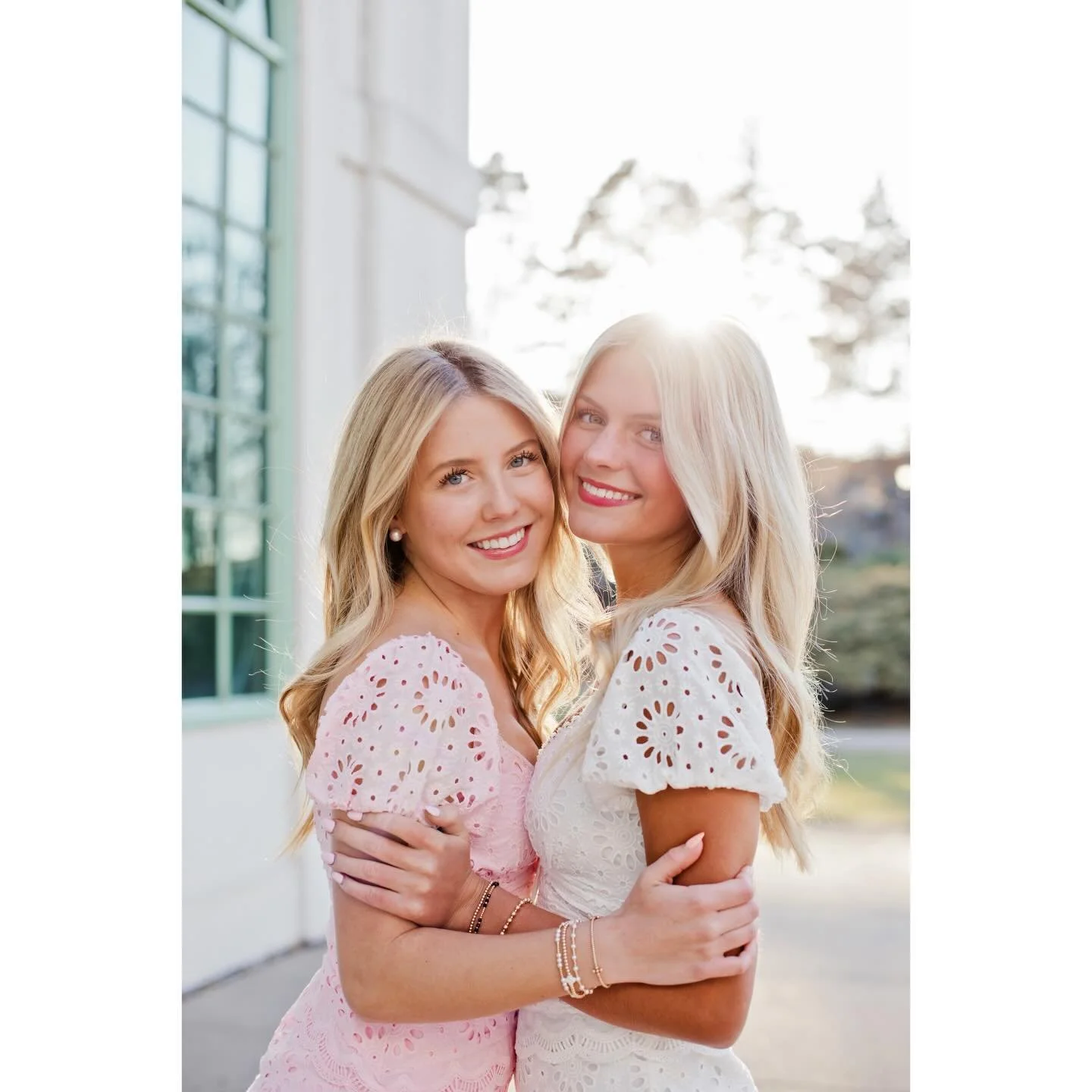 This is your sign to book a friendship session with your besties before you head off to college! Senior season starts now! Loved this session tonight with these two! #gradparty #seniorphotos #friendphotoshoot #gradpartyphotos #minnesotaseniorphotogra