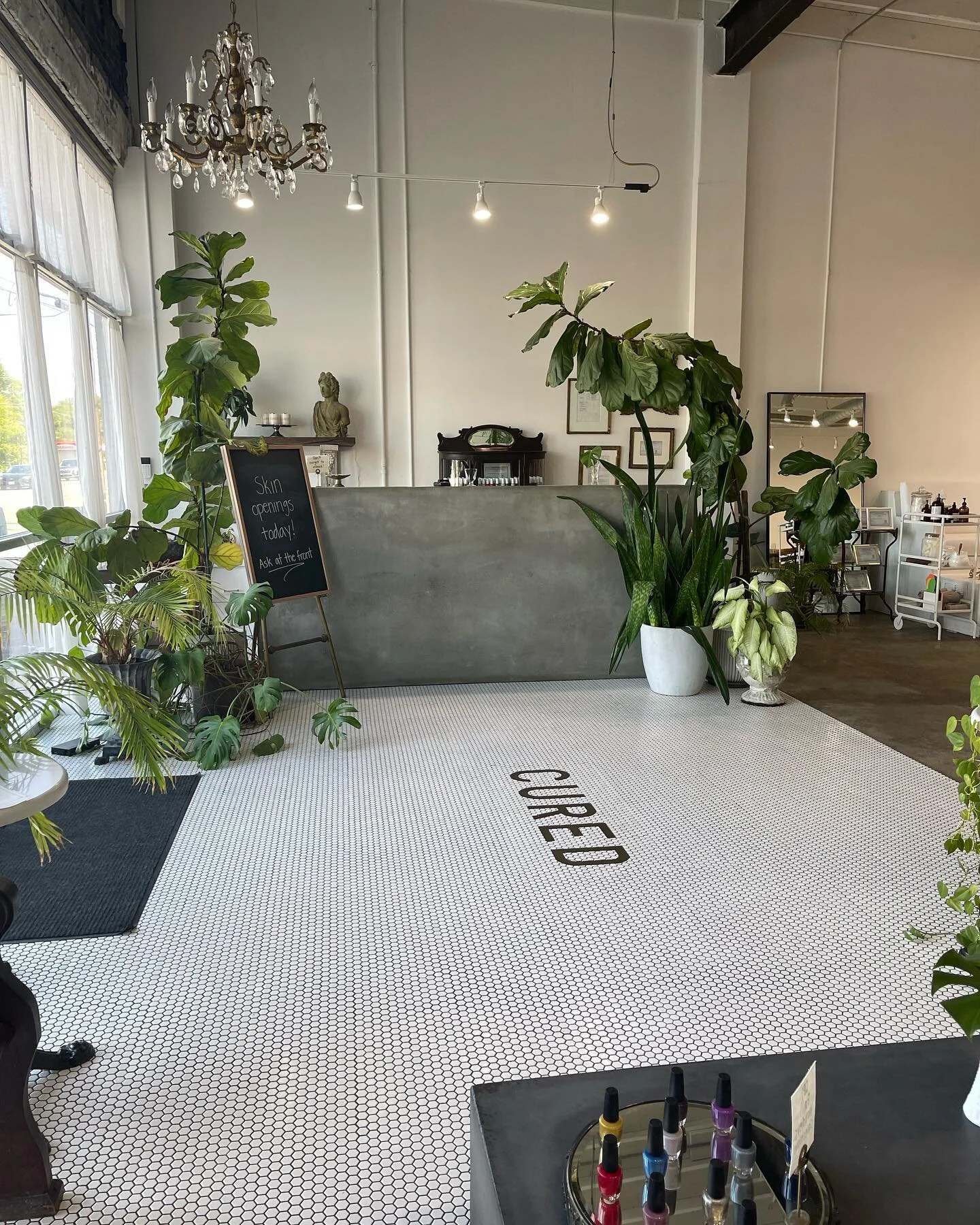 I&rsquo;ve been spending a bit more time at @curednails through this pregnancy ☺️&hellip;.Always one of my favorite East Nashville spots!!