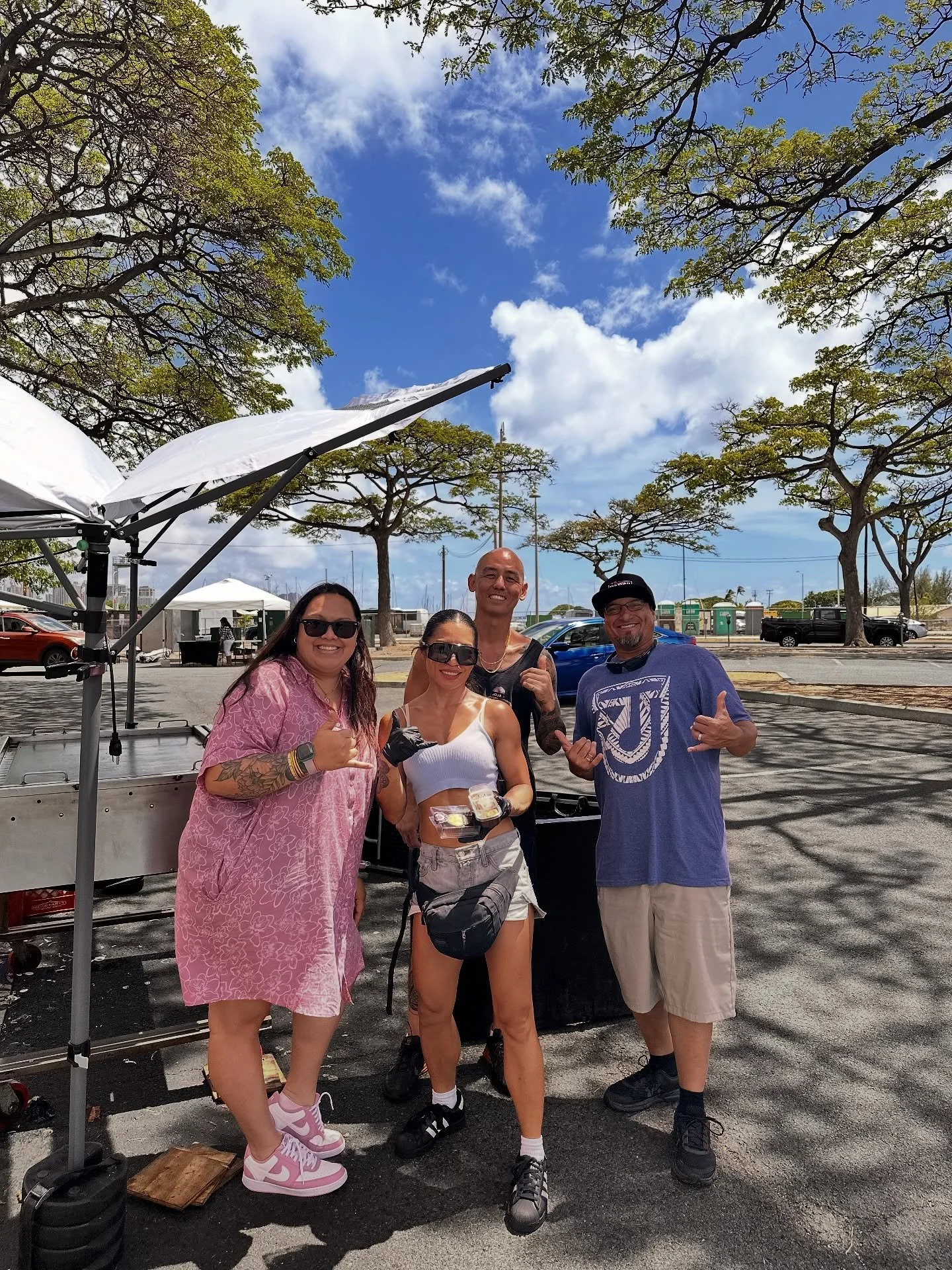 Aye finally met The burger Queen and King of Oahu - sorry sold out already when the Maui Boss Babe came by, but nah came to bless them with some #purpshotz #purpshotz&trade;️ubechantillytarts&trade;️ + Our ChocoNutty Cupz (dark chocolate peanut butte