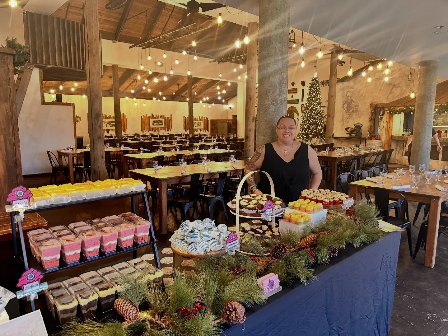 Mele Kalikimaka from Cymz Sweet Kre8tionz! 🎄💖
✨
I just want to take a moment to say THANK YOU to every single one of you who supported my small business this year and making room in your budget for my desserts to be featured in all your special occ