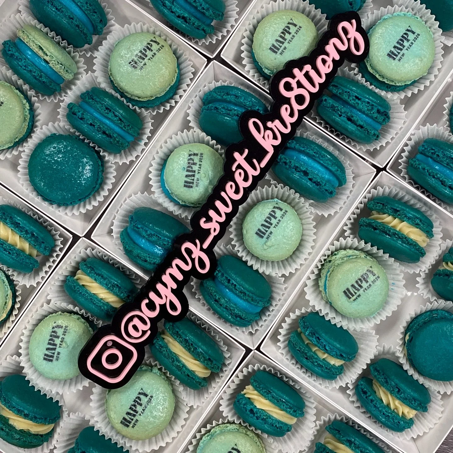 A fresh batch of New Year macarons, made to impress ✨
Crisp shells, smooth filling, and just the right amount of sweetness in every bite.
✨
Perfect for gifting, celebrations, or simply treating yourself.
✨
Because the details always matter at Cymz Sw