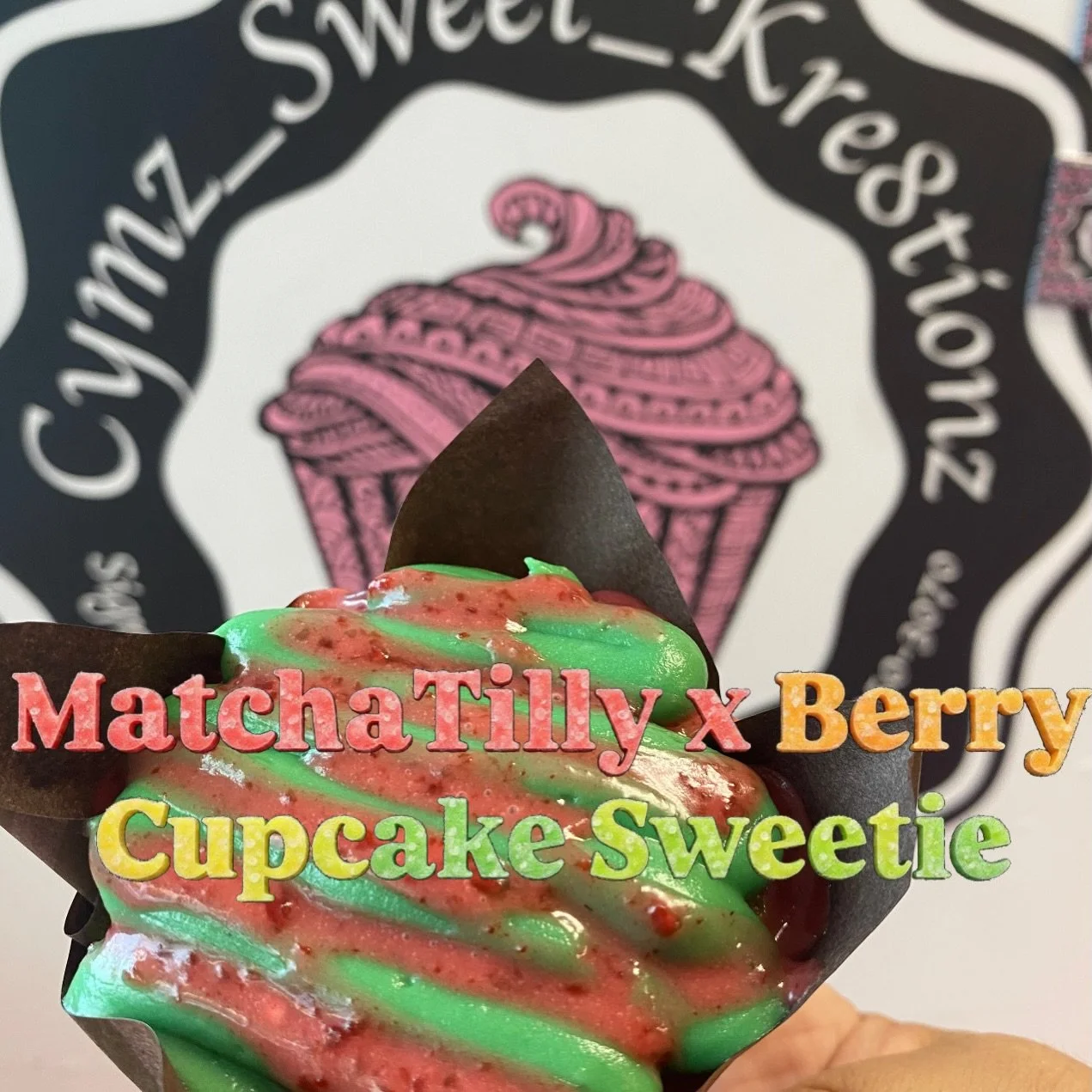 This one right here&hellip; a whole experience 💚🍓

Our Matcha Cupcake is soft, rich, and perfectly balanced with that smooth matcha flavor you love. Topped with our signature Matcha CHANTILLY and finished with a fresh strawberry icing drizzle that 