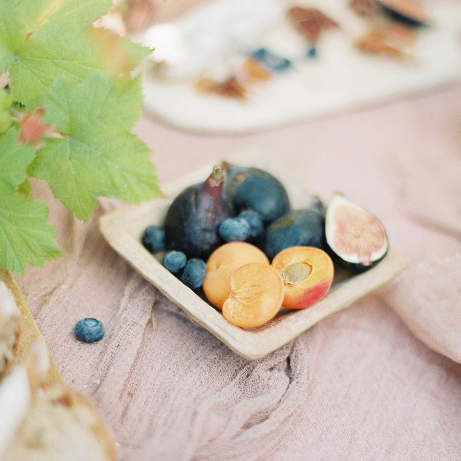 Every table tells a story. Figs and stone fruit, ripe and round

#farmtotablewedding #seasonalbeauty #ecowedding #slowwedding #organicwedding #westmarinlife #weddingdetails #sustainablewedding #slowphotography #seasonalliving