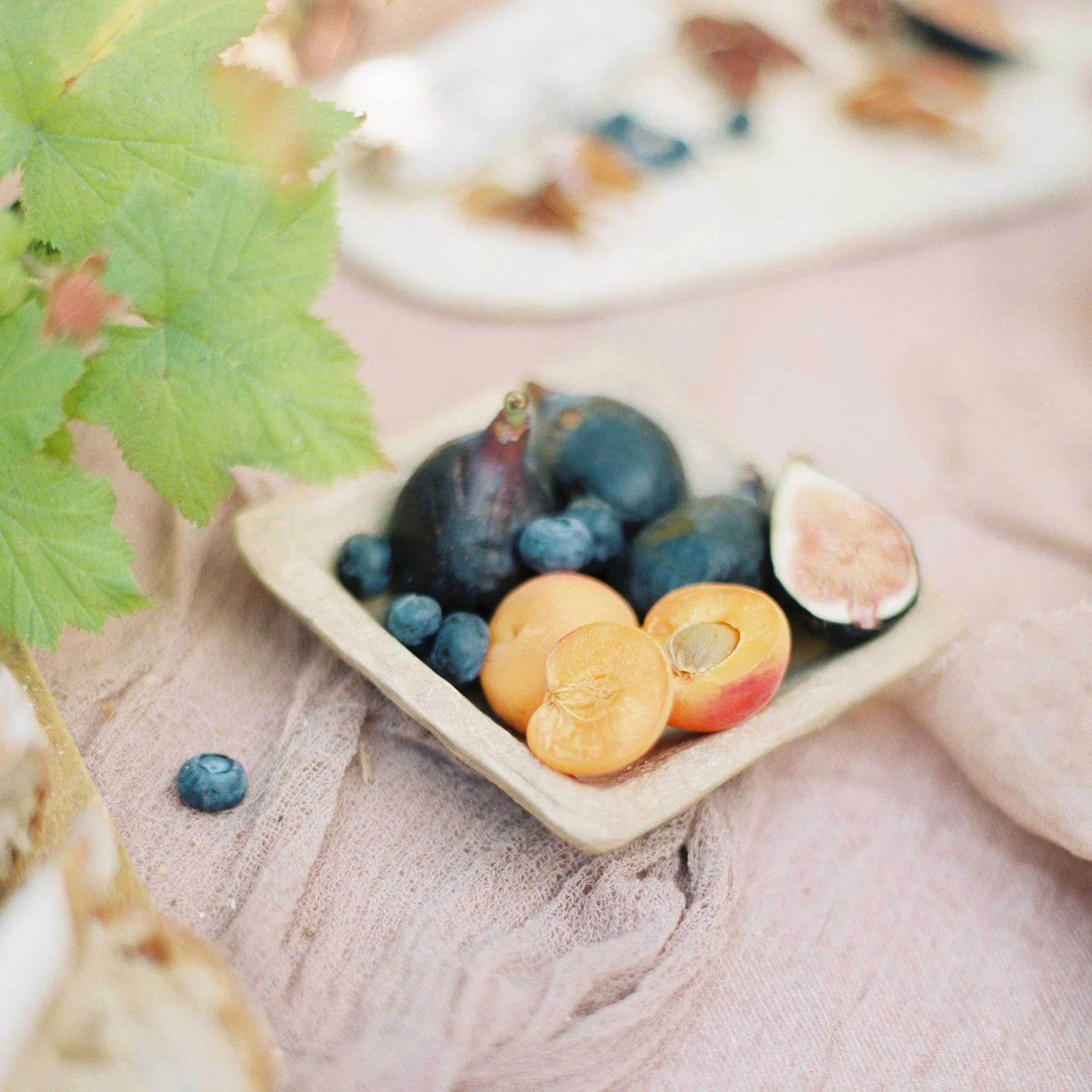 Every table tells a story. Figs and stone fruit, ripe and round

#farmtotablewedding #seasonalbeauty #ecowedding #slowwedding #organicwedding #westmarinlife #weddingdetails #sustainablewedding #slowphotography #seasonalliving