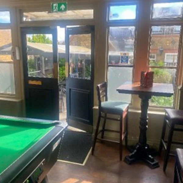 broadway-pub_leigh-on-sea__0002_Photo 3 Doors from bar to garden performance area-2.jpg