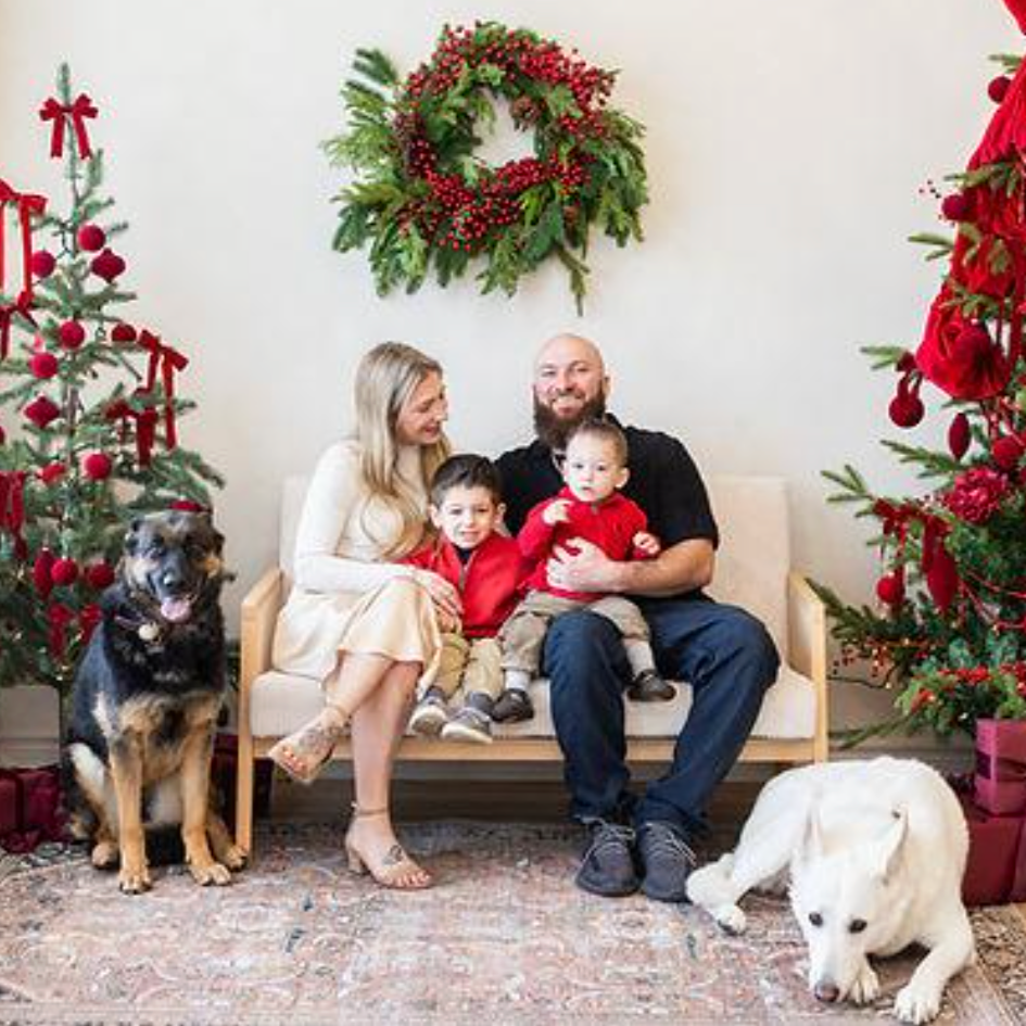Christmas+Pawtraits+Inspo+2.png