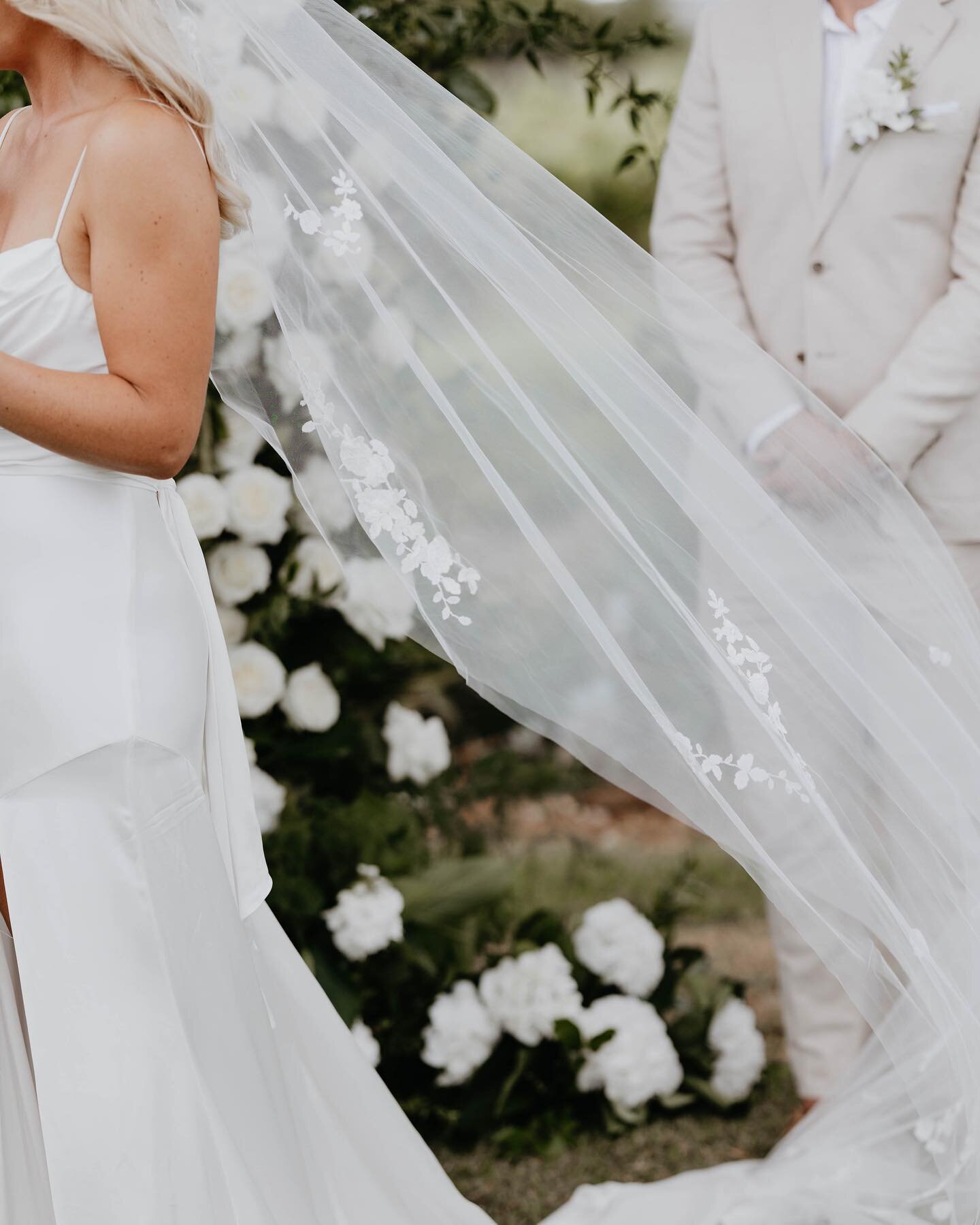 The veil having it's moment 💫

#adelaideweddingphotographer #weddingveil #bridalfashion #editorialphotographer