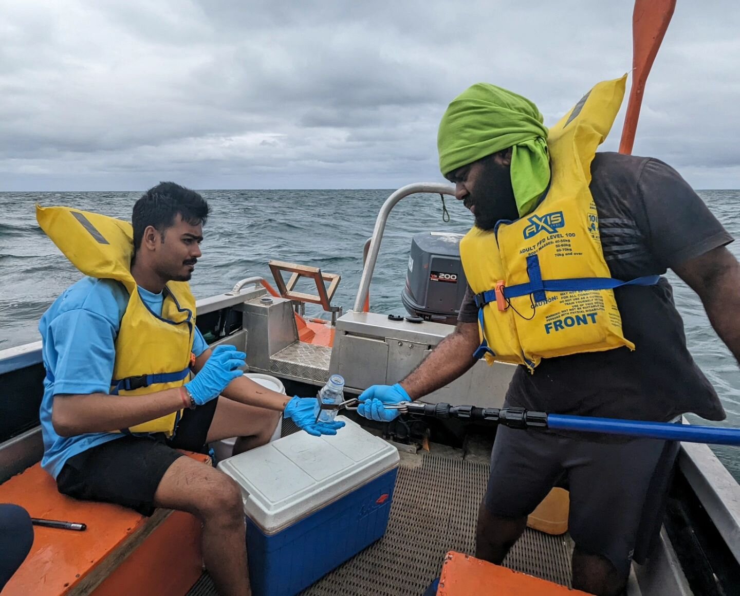 This week we were out on the water with @unisouthpacific students Devavrat Bishwa and Karalo Drekenavere collecting data for their research project - Assessing the Feeding Habitat of Oceanic Manta Rays in Laucala Bay, Fiji. 

Despite the choppy water