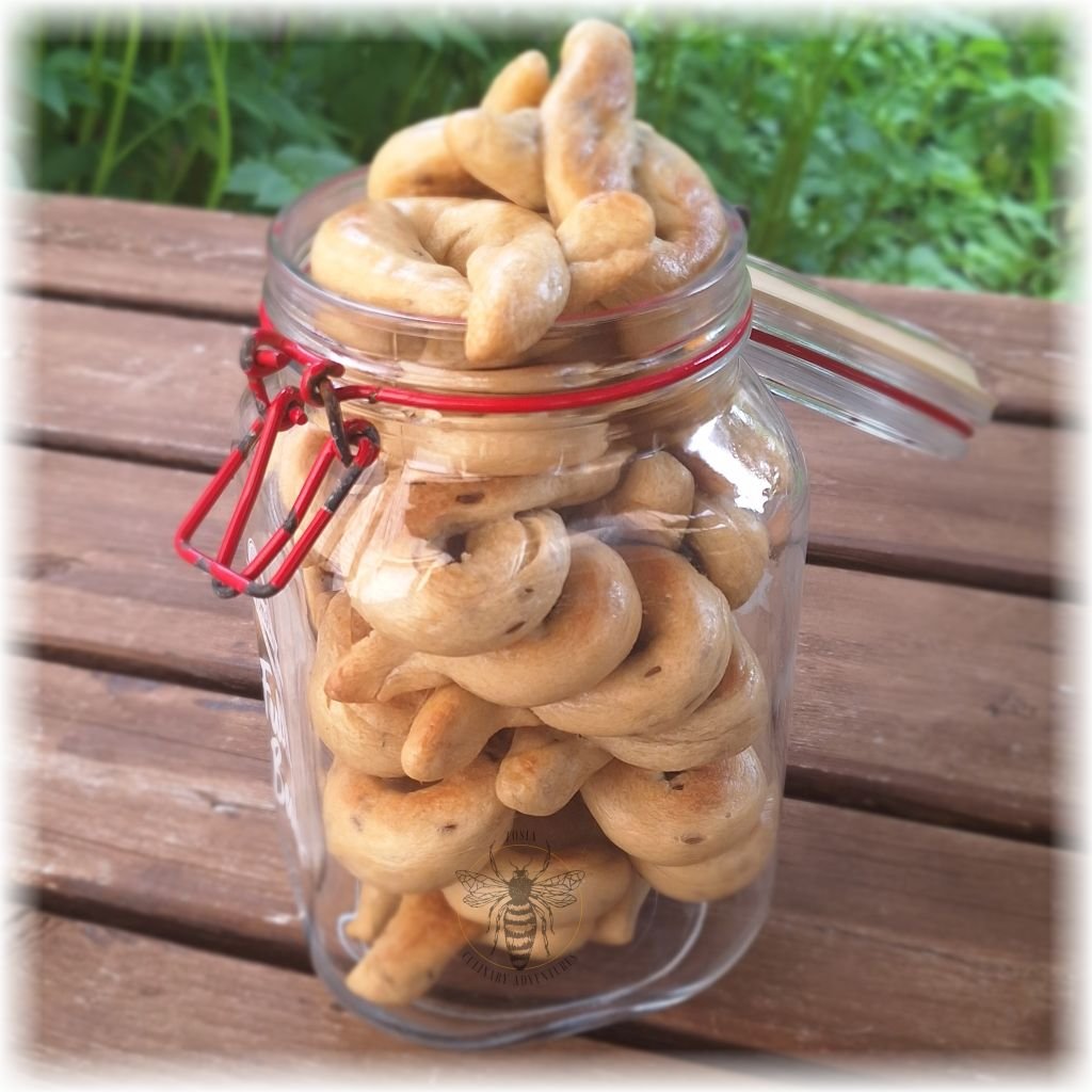 Crispy Italian Taralli Recipe: Traditional Savoury Pretzels with Caraway