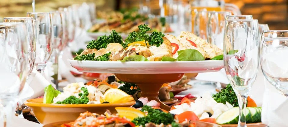 We deliver customized solutions to business, industry and government. Our offered food services range from employee restaurants, cafes and a wide range of catering services.

Whether your business is listed on the Fortune 500 or a new start-up compan