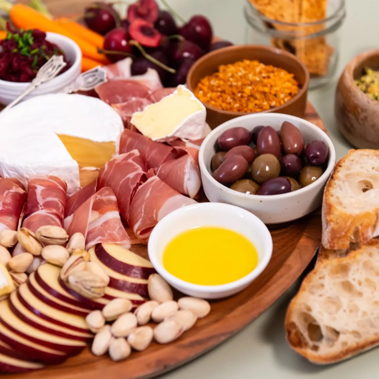 Who wants to cook in this heat? Assemble a feast, pick a reason to celebrate and invite your friends around! 🥂

Michelle from @localgoodnesswa gathered the goods from local producers to give us all some inspiration. Works for us! 🫒

#@localgoodness