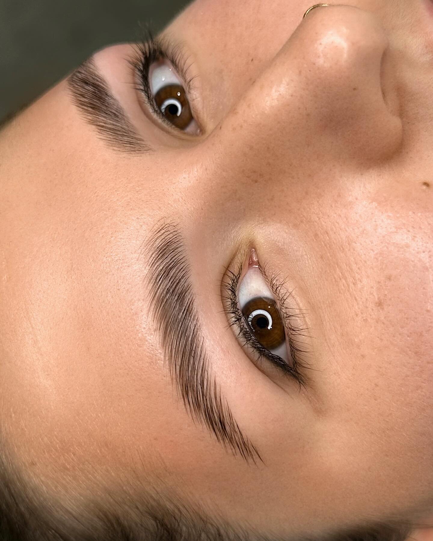 Brow lamination and waxing for brows that speak volumes. 🌟

#browmapping #browsfordays #contentideas #browartist #wowbrow #browboss #browpaste #browmasterclass #browartistry #browshaping #browwaxing #brisbanebeautysalon #brisbanebrows #browhacks #ey
