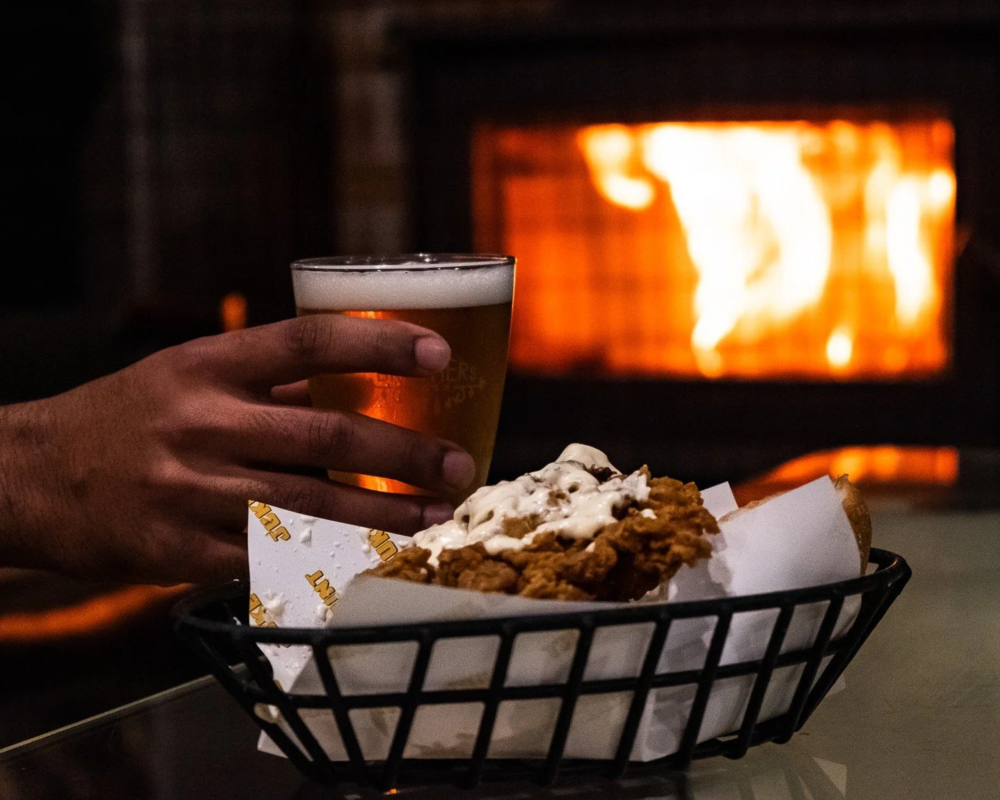 Cold beer. Warm space. Hot chicken. ⁠
⁠
Just how we like our evenings.