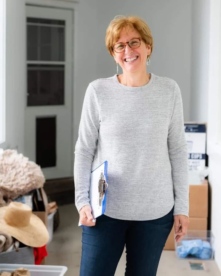 We've been busy for the past few weeks with organizing and assisting our clients wiht thier needs! We've noticed a few new followers on our page, so to kick off our #TidyTuesday we would love to give you a bit of insight on our premier organizer, Jil